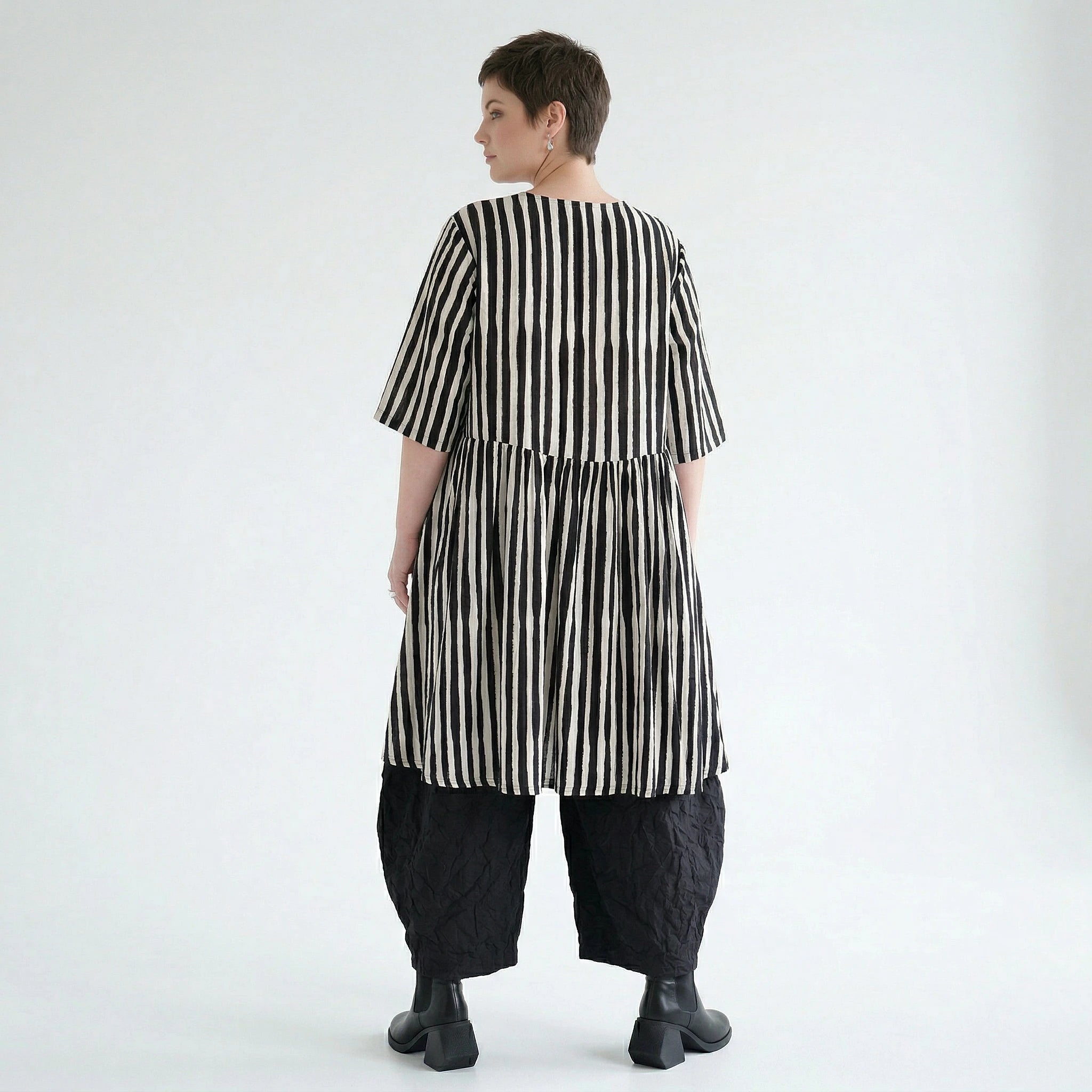 Luftig leichte Oversize Bluse in A-Form mit ausgefallenem Lagenlook und Blockstreifen, Schwarz/Weiß