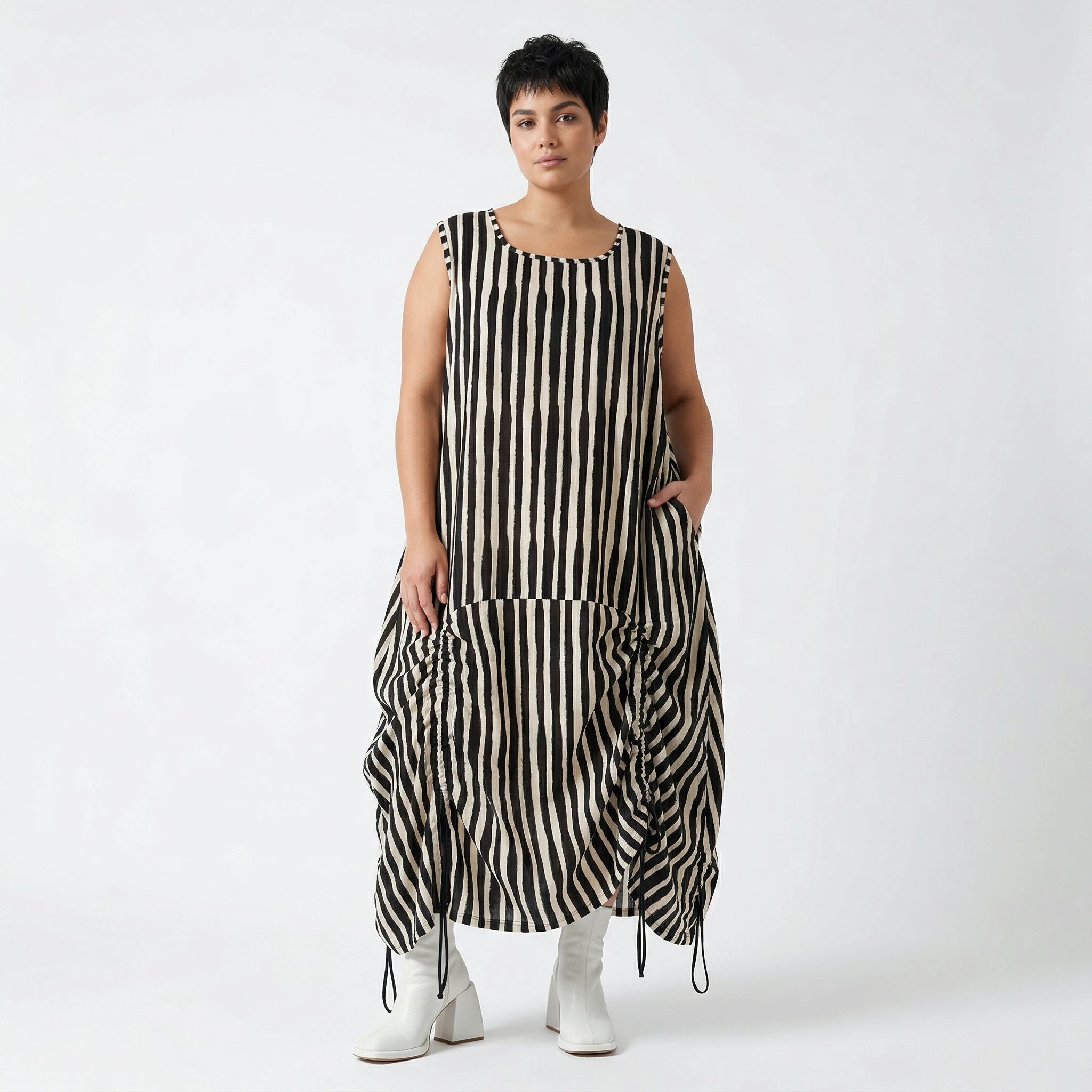Luftiges Oversize Ballonkleid mit raffiniertem Lagenlook und zeitlosen Blockstreifen , Schwarz/Weiß