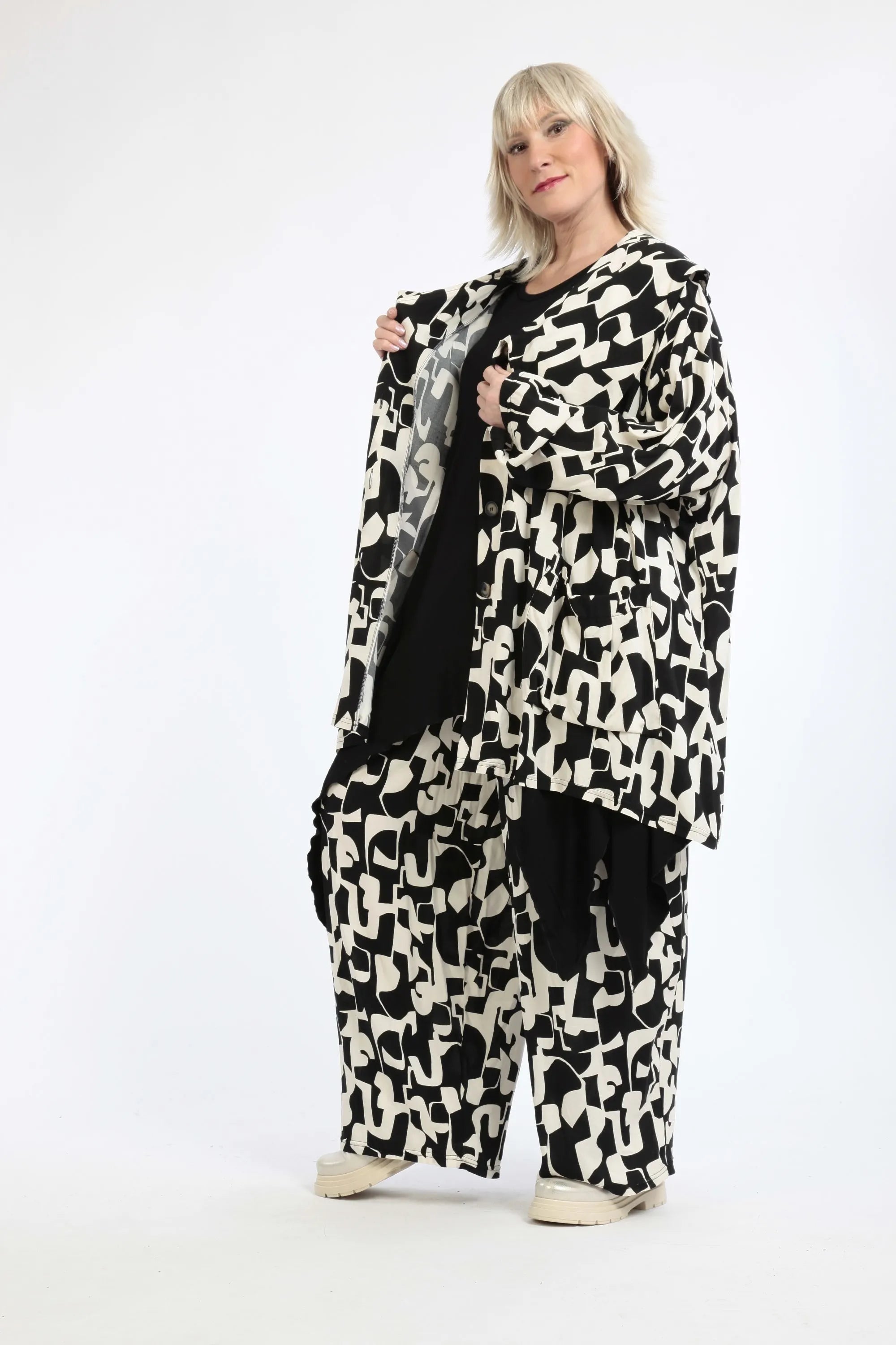  A-Form Jacke von AKH Fashion aus Viskose, 1246.06070, Schwarz-Ecru, Grafik, Schick