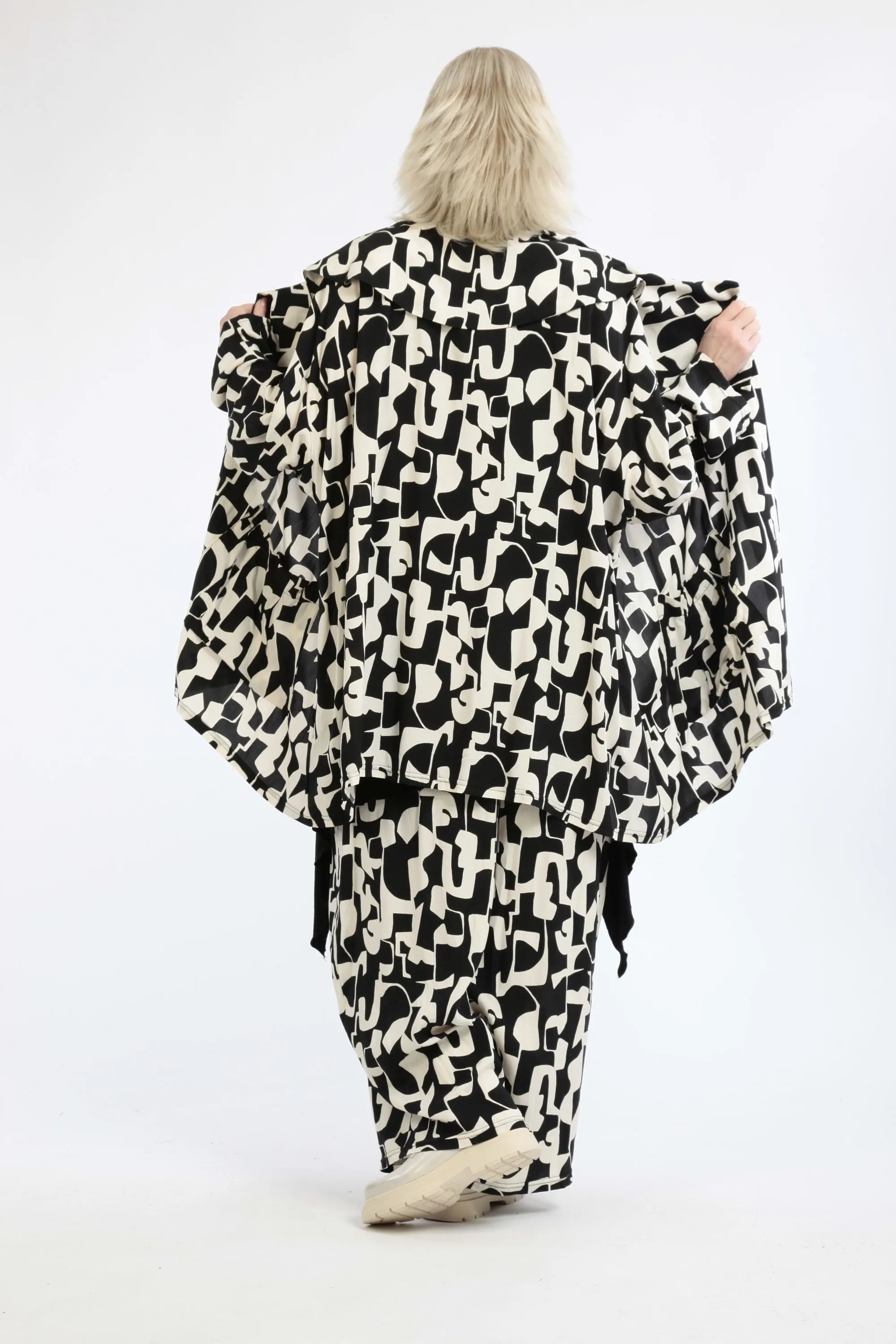  A-Form Jacke von AKH Fashion aus Viskose, 1246.06070, Schwarz-Ecru, Grafik, Schick