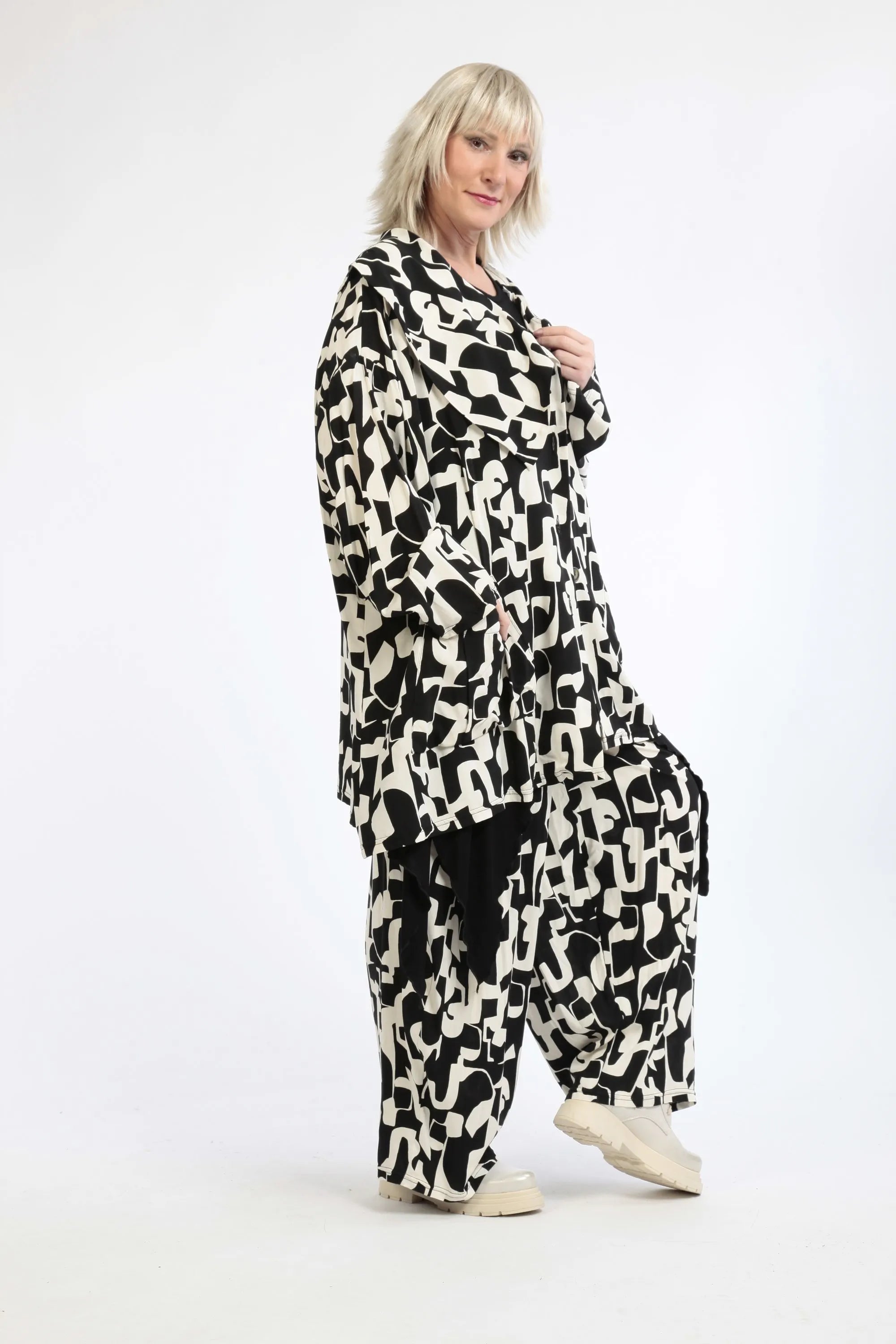  A-Form Jacke von AKH Fashion aus Viskose, 1246.06070, Schwarz-Ecru, Grafik, Schick