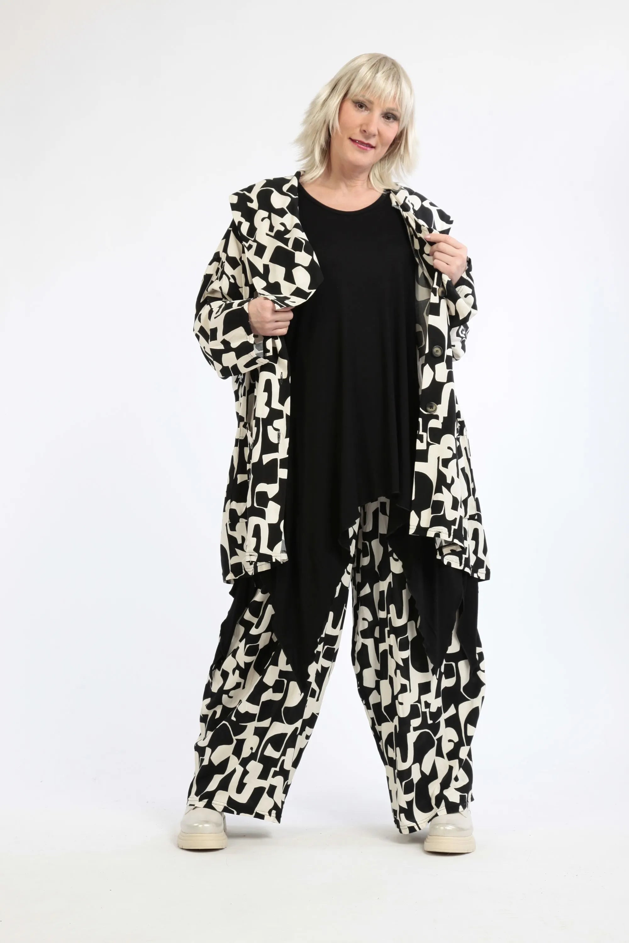  A-Form Jacke von AKH Fashion aus Viskose, 1246.06070, Schwarz-Ecru, Grafik, Schick