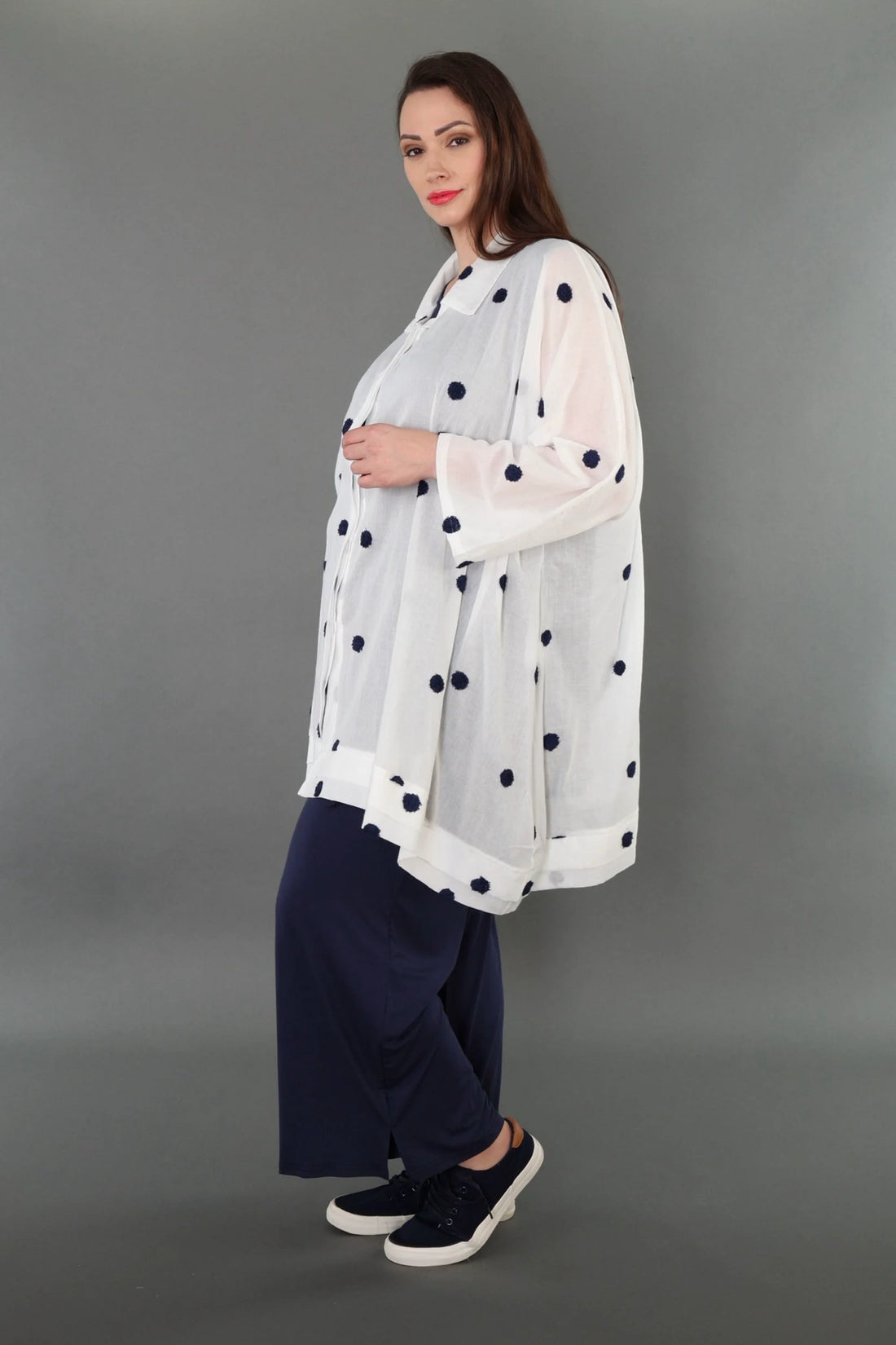  A-Form Bluse von AKH Premium aus Baumwolle, P1005.7110, Weiß/Dunkelblau, Punkte, Schick