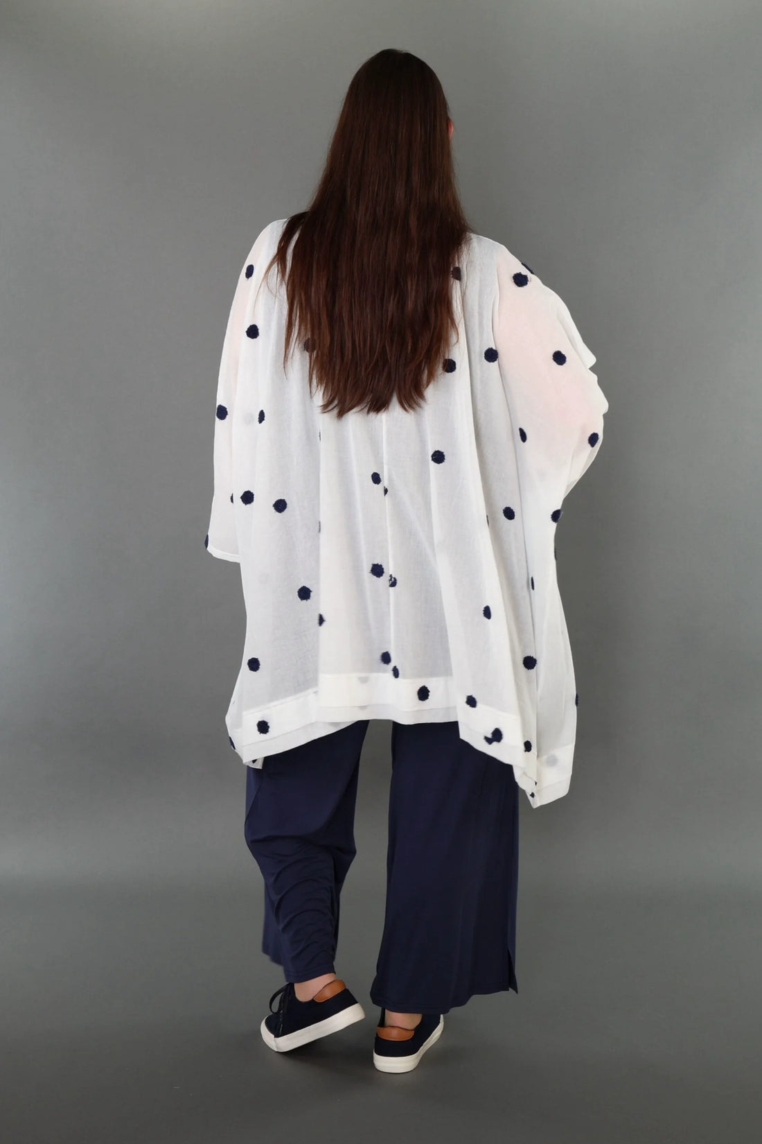  A-Form Bluse von AKH Premium aus Baumwolle, P1005.7110, Weiß/Dunkelblau, Punkte, Schick