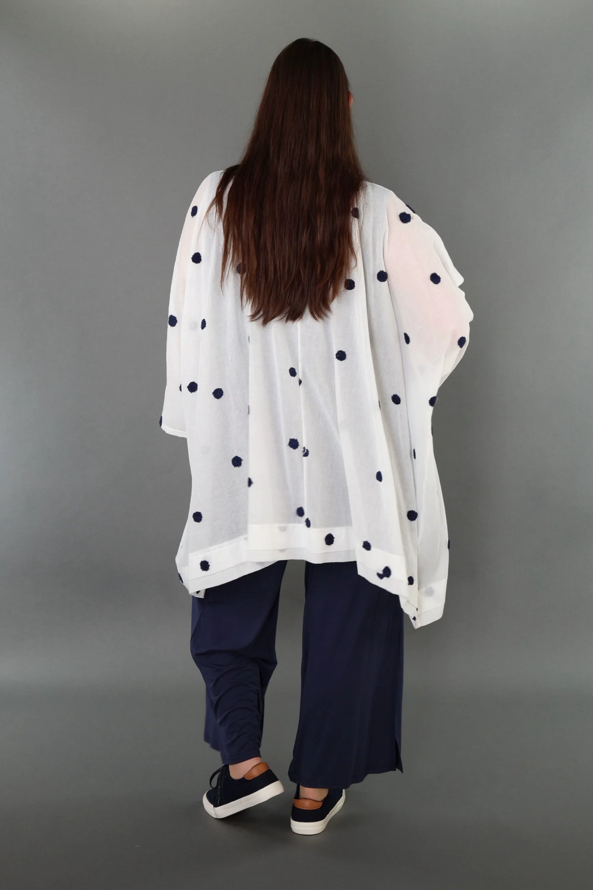  A-Form Bluse von AKH Premium aus Baumwolle, P1005.7110, Weiß/Dunkelblau, Punkte, Schick