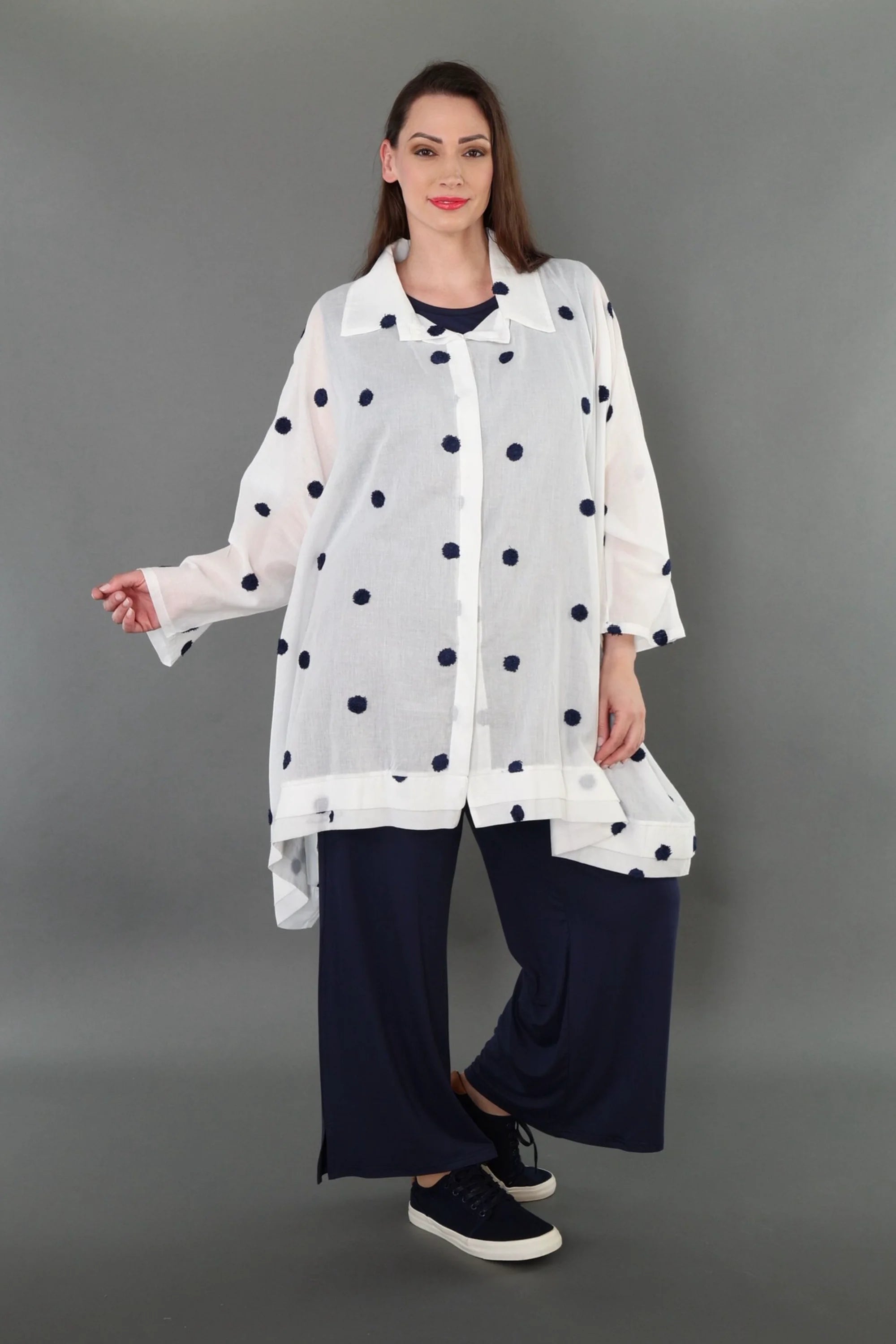  A-Form Bluse von AKH Premium aus Baumwolle, P1005.7110, Weiß/Dunkelblau, Punkte, Schick
