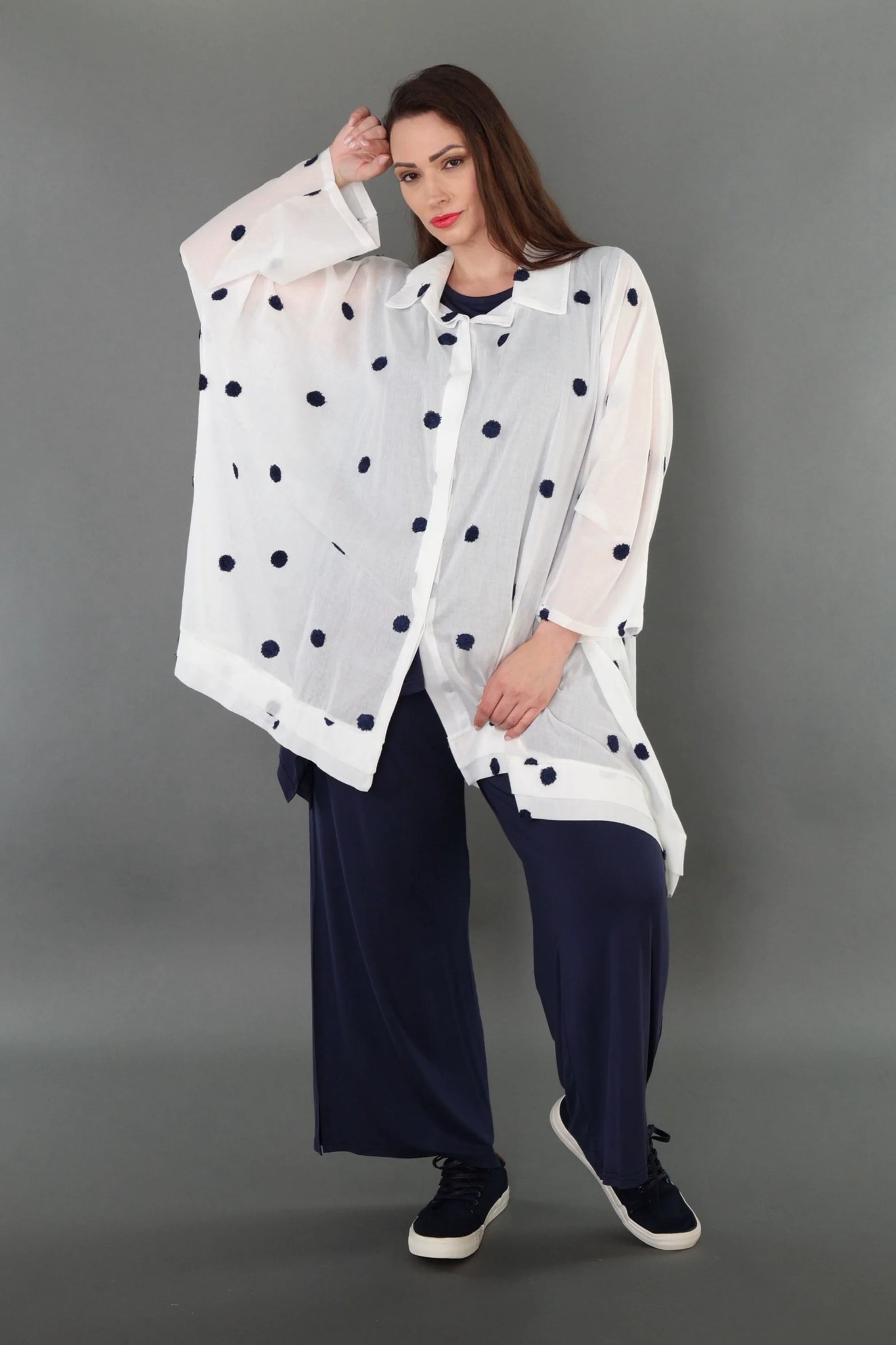  A-Form Bluse von AKH Premium aus Baumwolle, P1005.7110, Weiß/Dunkelblau, Punkte, Schick