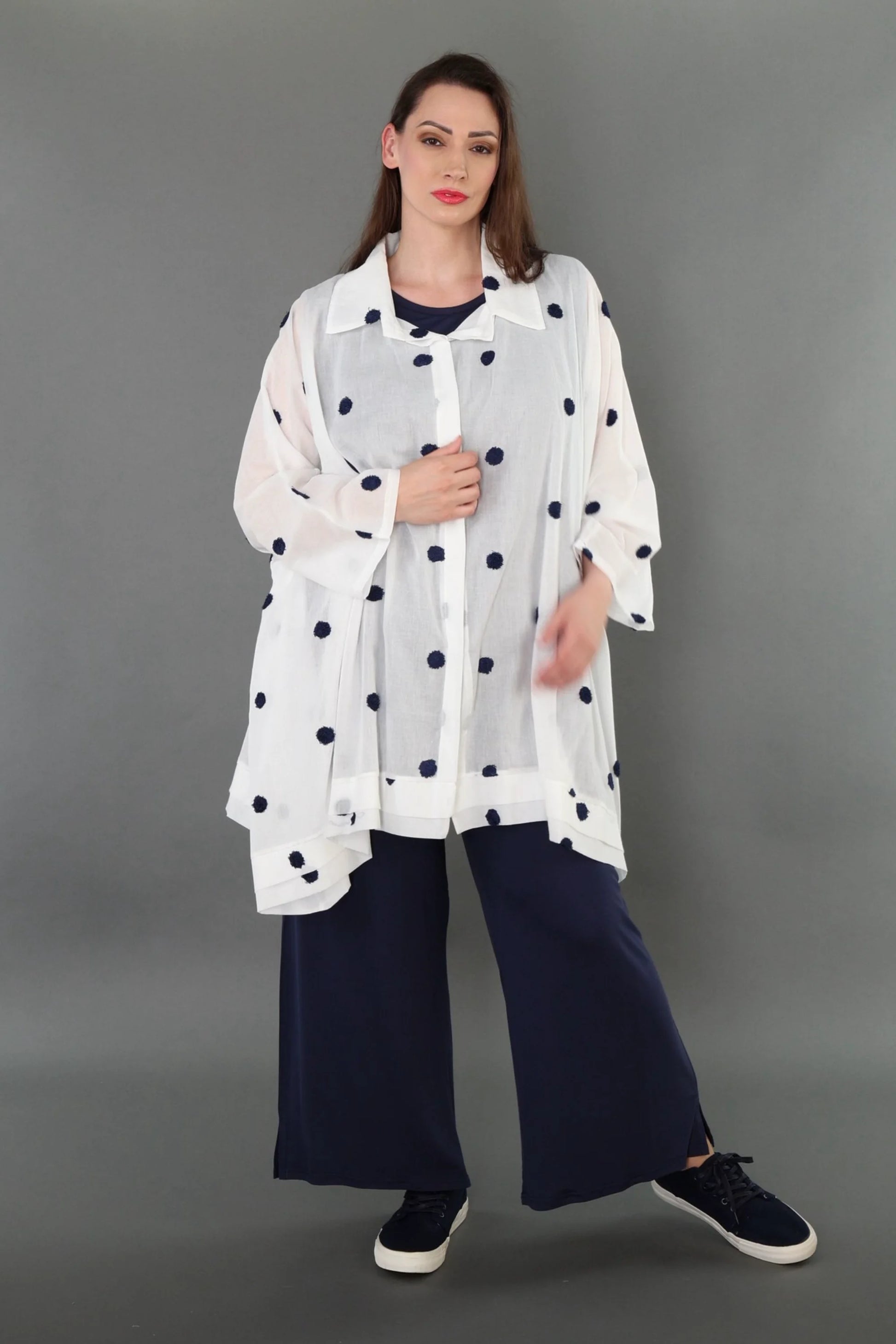  A-Form Bluse von AKH Premium aus Baumwolle, P1005.7110, Weiß/Dunkelblau, Punkte, Schick