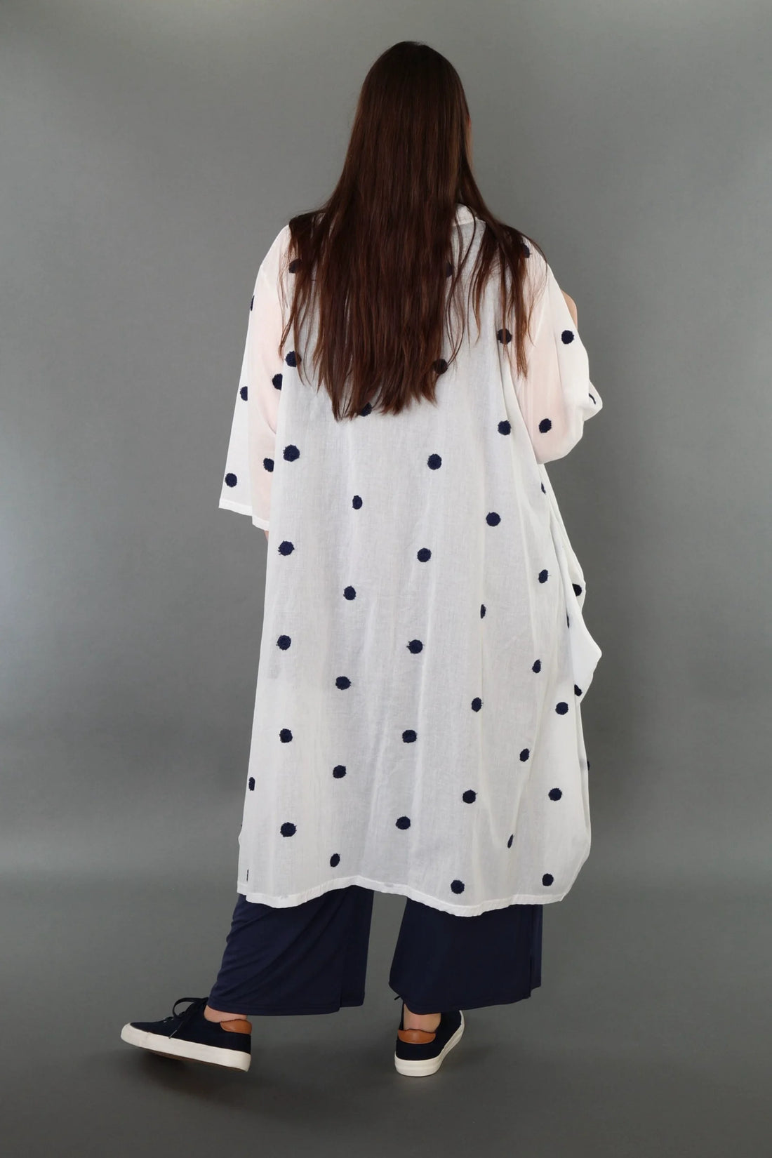  Ballon Bluse von AKH Premium aus Baumwolle, P1005.7117, Weiß/Dunkelblau, Punkte, Schick