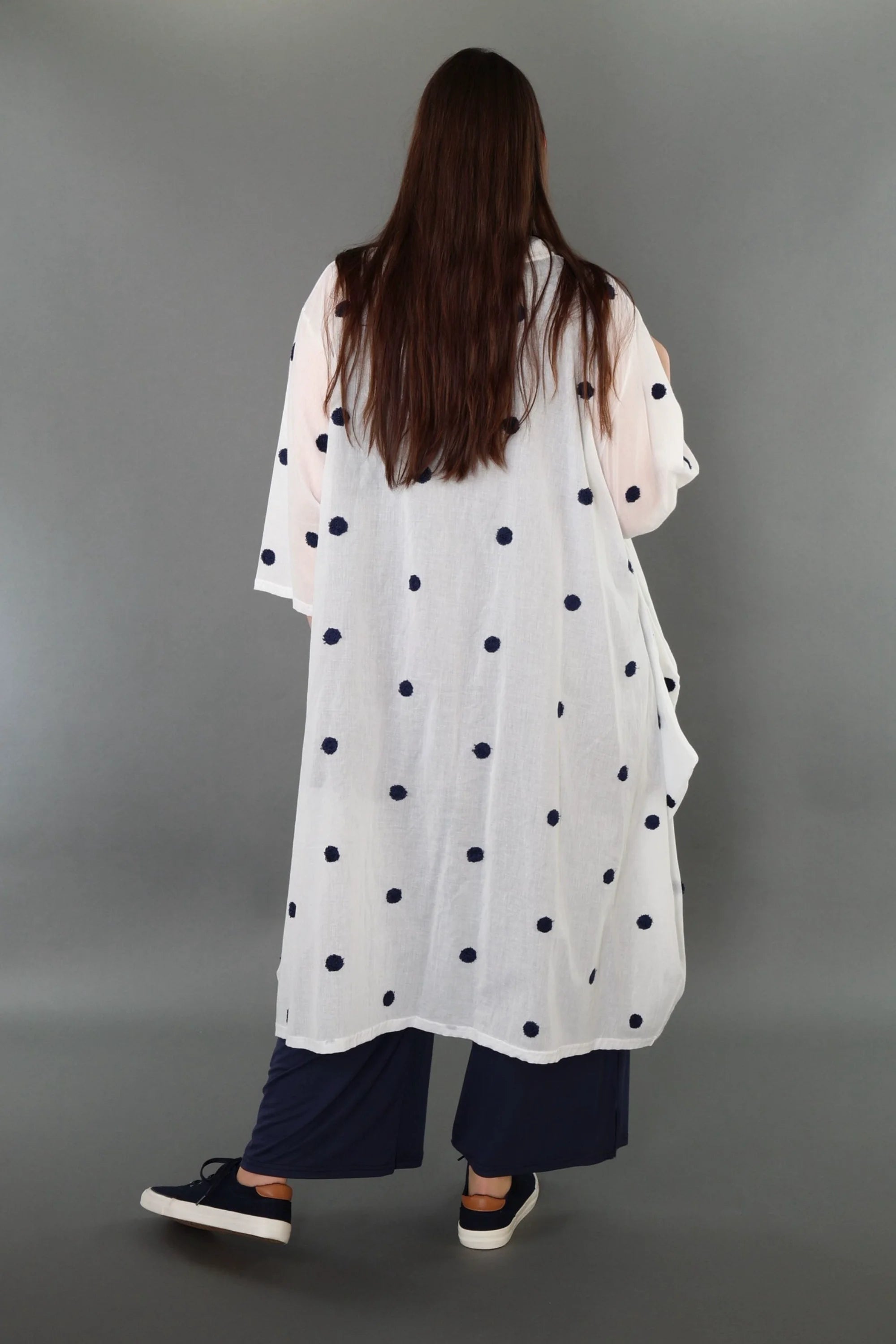  Ballon Bluse von AKH Premium aus Baumwolle, P1005.7117, Weiß/Dunkelblau, Punkte, Schick