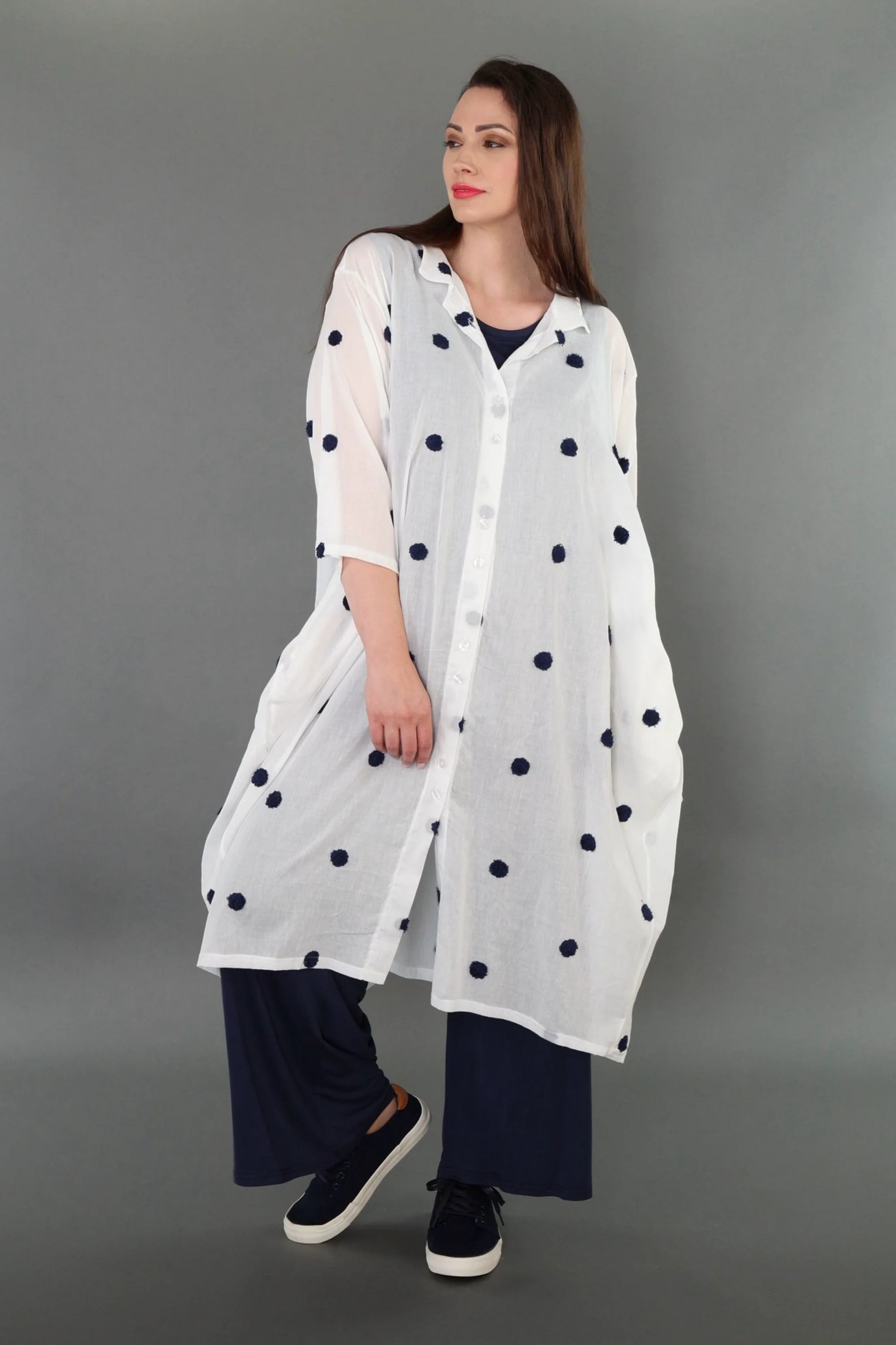  Ballon Bluse von AKH Premium aus Baumwolle, P1005.7117, Weiß/Dunkelblau, Punkte, Schick