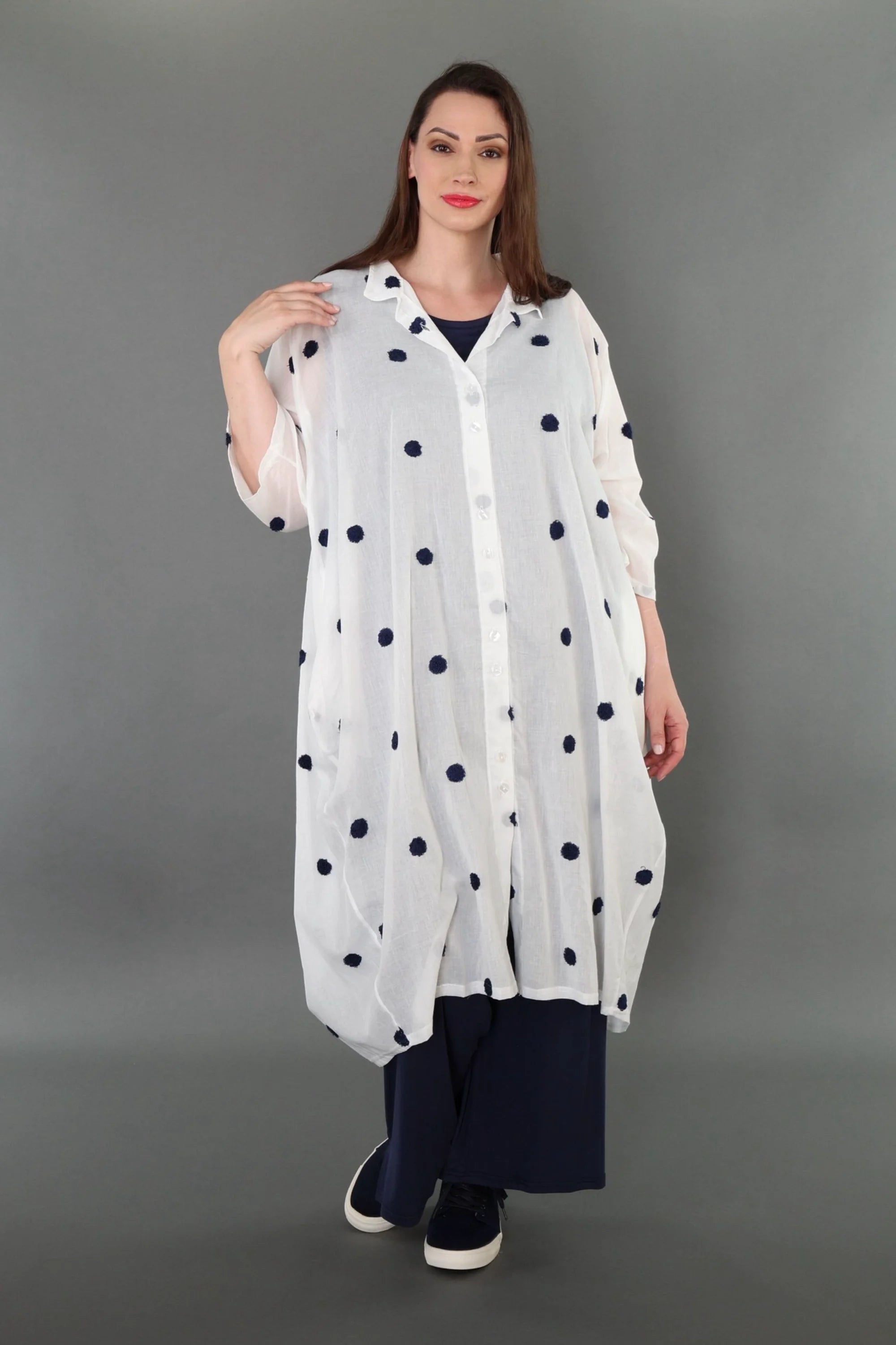  Ballon Bluse von AKH Premium aus Baumwolle, P1005.7117, Weiß/Dunkelblau, Punkte, Schick