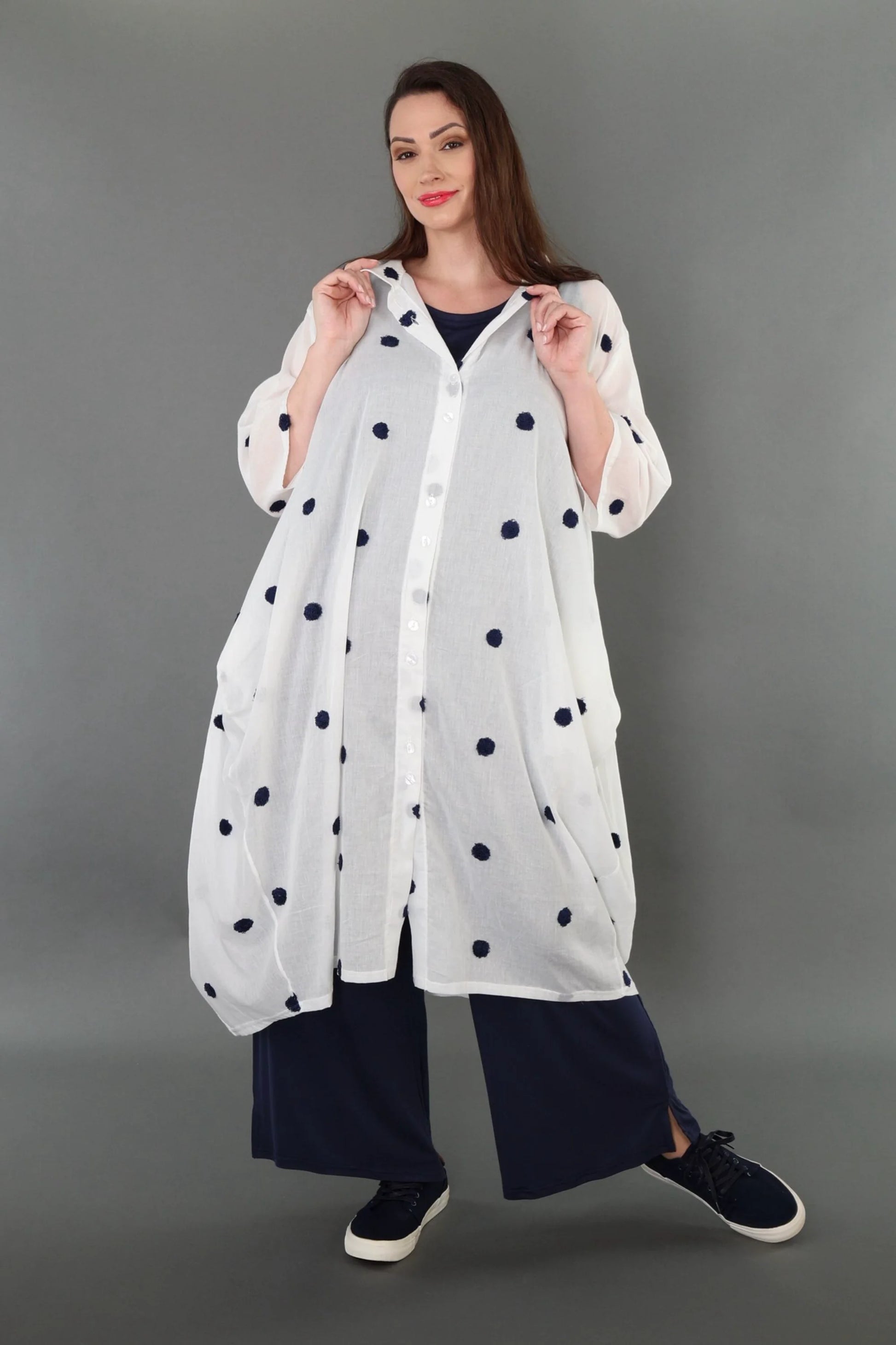  Ballon Bluse von AKH Premium aus Baumwolle, P1005.7117, Weiß/Dunkelblau, Punkte, Schick