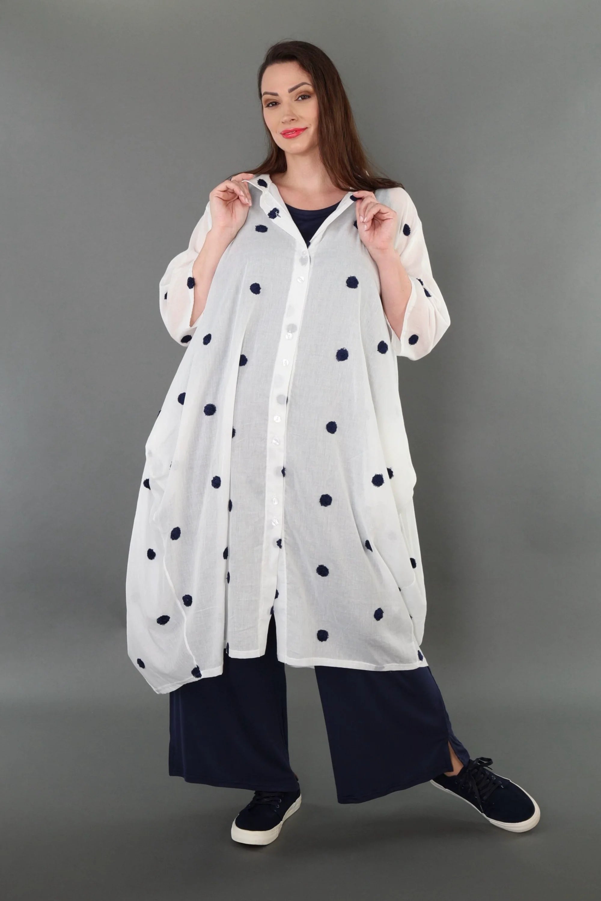  Ballon Bluse von AKH Premium aus Baumwolle, P1005.7117, Weiß/Dunkelblau, Punkte, Schick