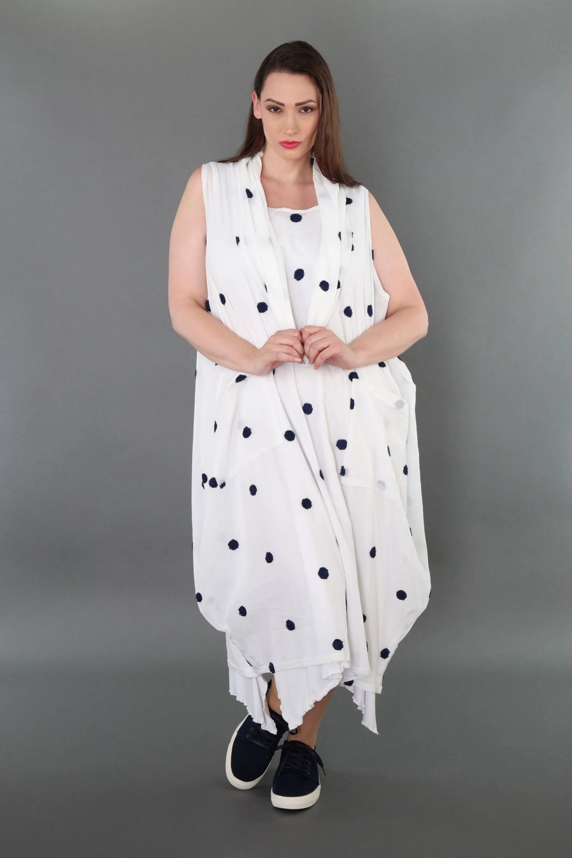  Ballonkleid von AKH Premium aus Baumwolle, P1005.7118, Weiß/Dunkelblau, Punkte, Schick