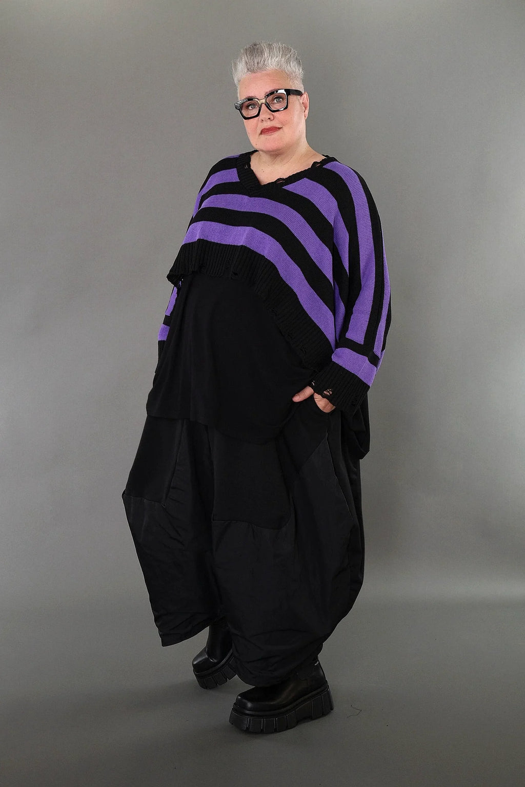  AKH Premium Überwurf in kastiger Form, aus Baumwolle, P1007.2537, Schwarz/Lavendel, Schick