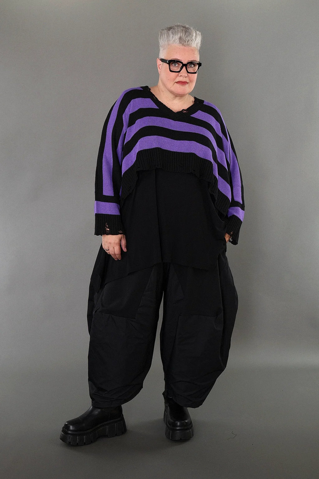  AKH Premium Überwurf in kastiger Form, aus Baumwolle, P1007.2537, Schwarz/Lavendel, Schick