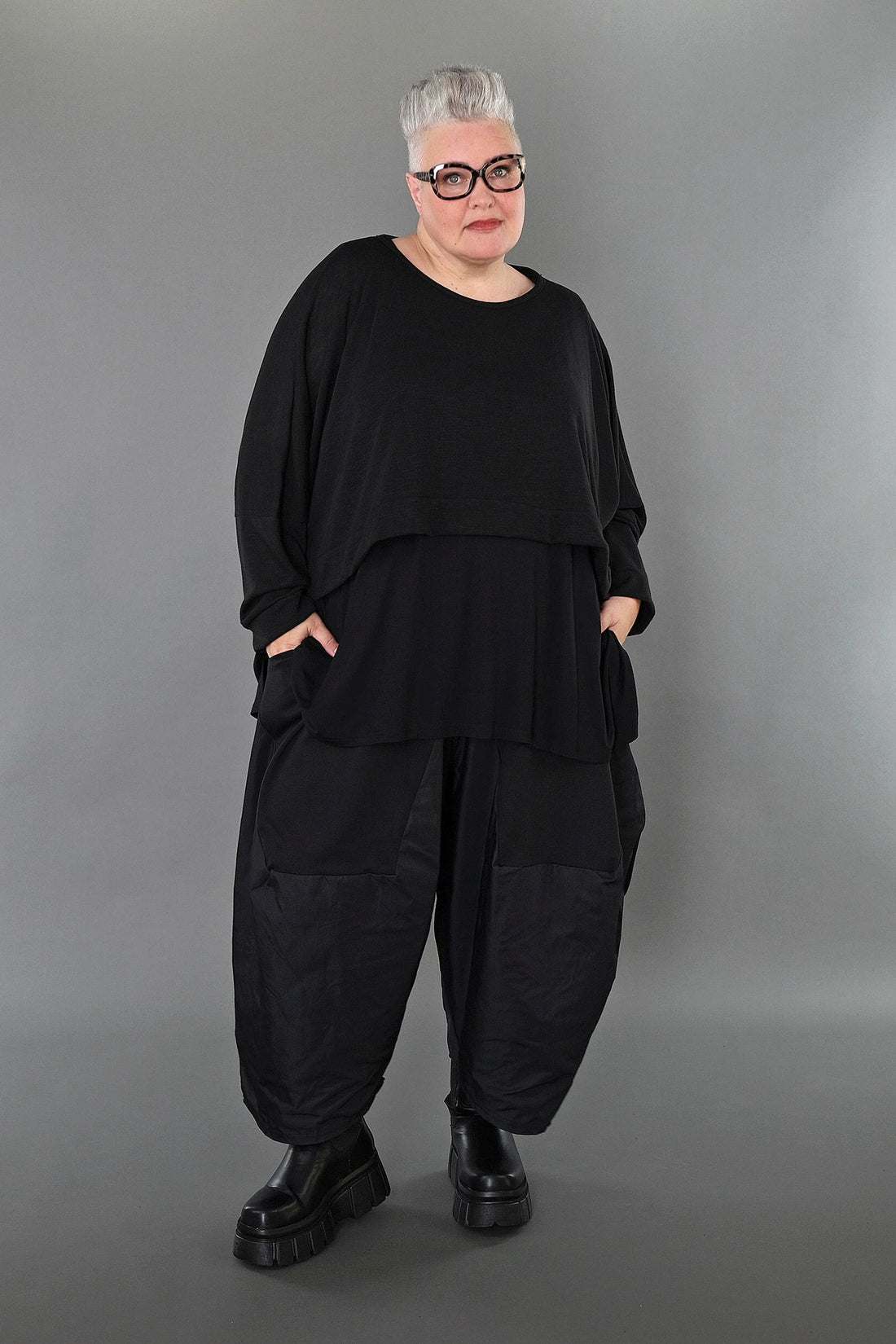  AKH Premium Überwurf in kastiger Form, aus Viskose, P1008.7011, Schwarz, Ausgefallen