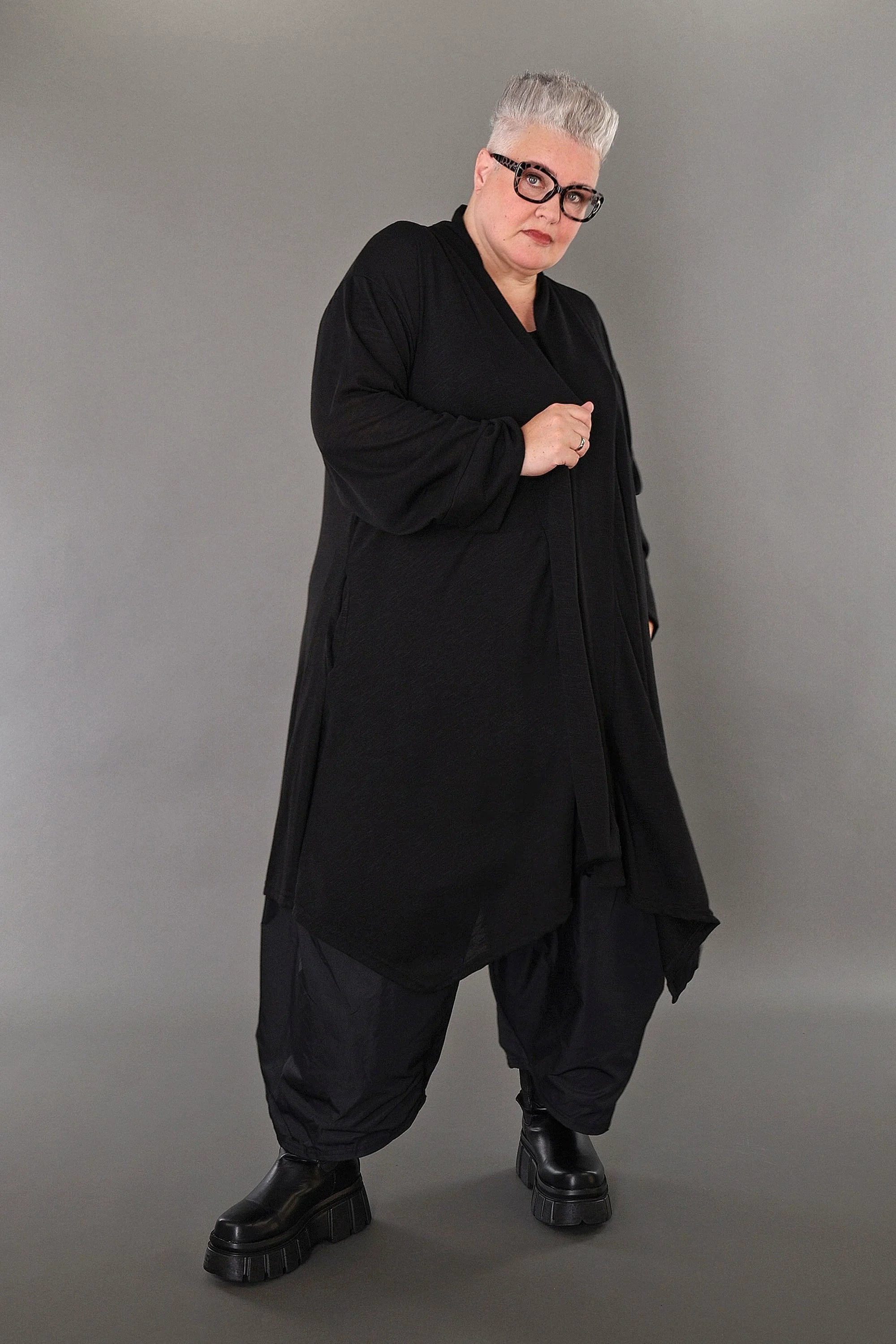  A-Form Cardigan von AKH Premium aus Viskose, P1008.7041, Schwarz, Ausgefallen, Zeitlos