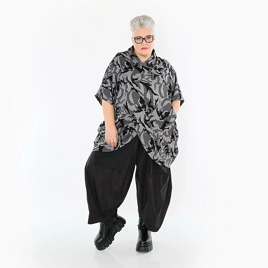  Ballon Überwurf von AKH Premium aus Viskose, P1012.7141, Grau/Schwarz, Wellen, Schick