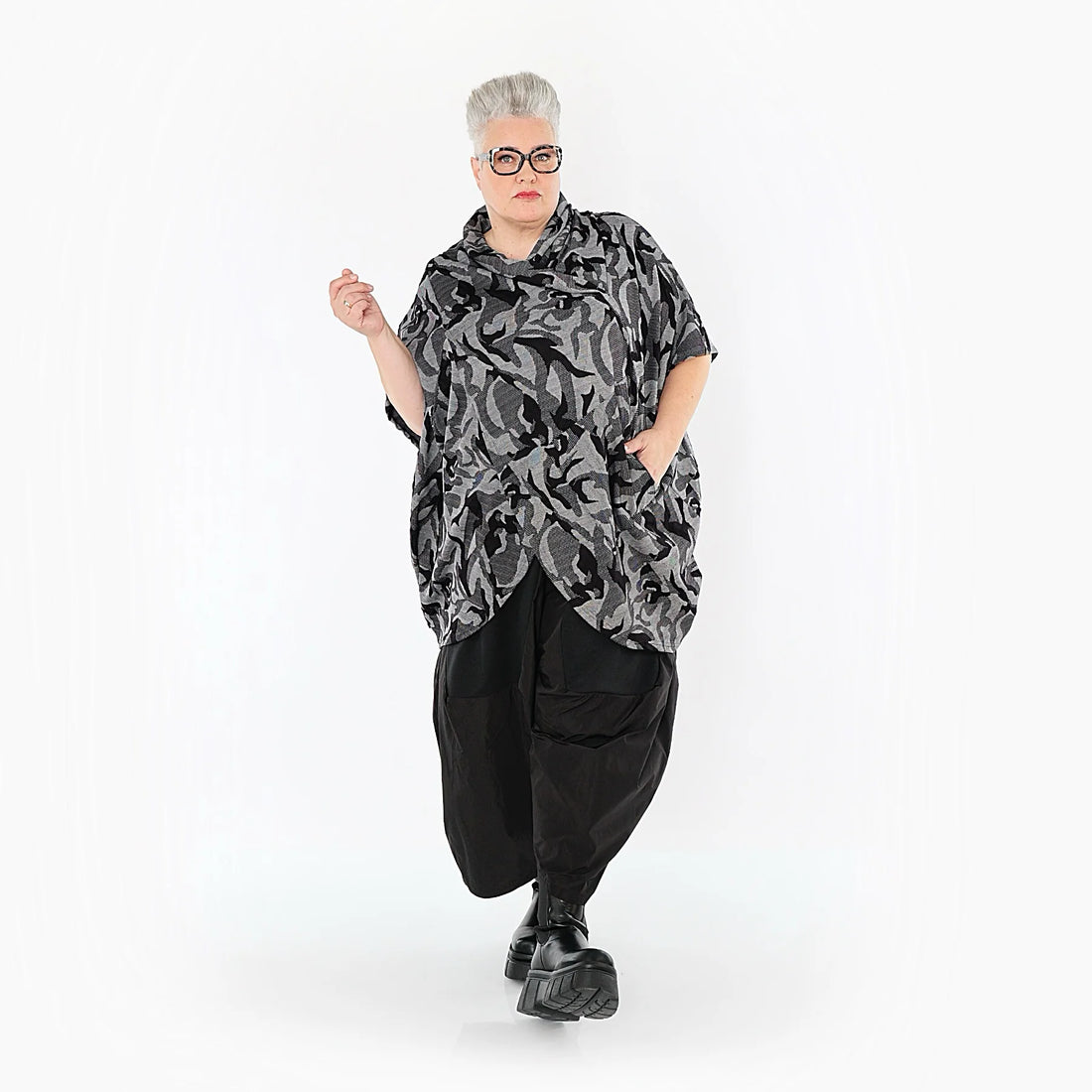  Ballon Überwurf von AKH Premium aus Viskose, P1012.7141, Grau/Schwarz, Wellen, Schick