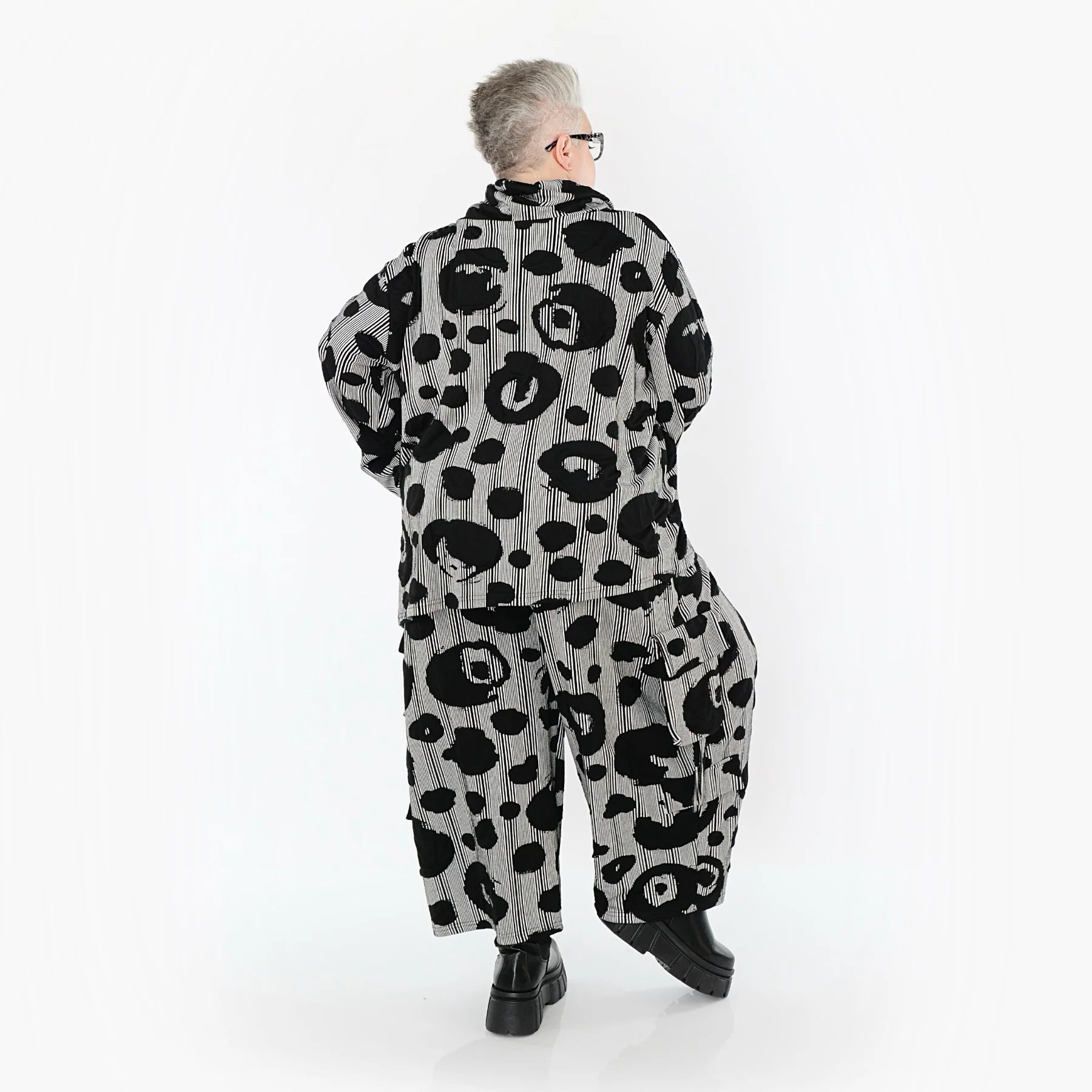  AKH Premium Bigshirt in gerader Form, aus Viskose, P1013.7142, Schwarz/Weiß, Streifen, Schick