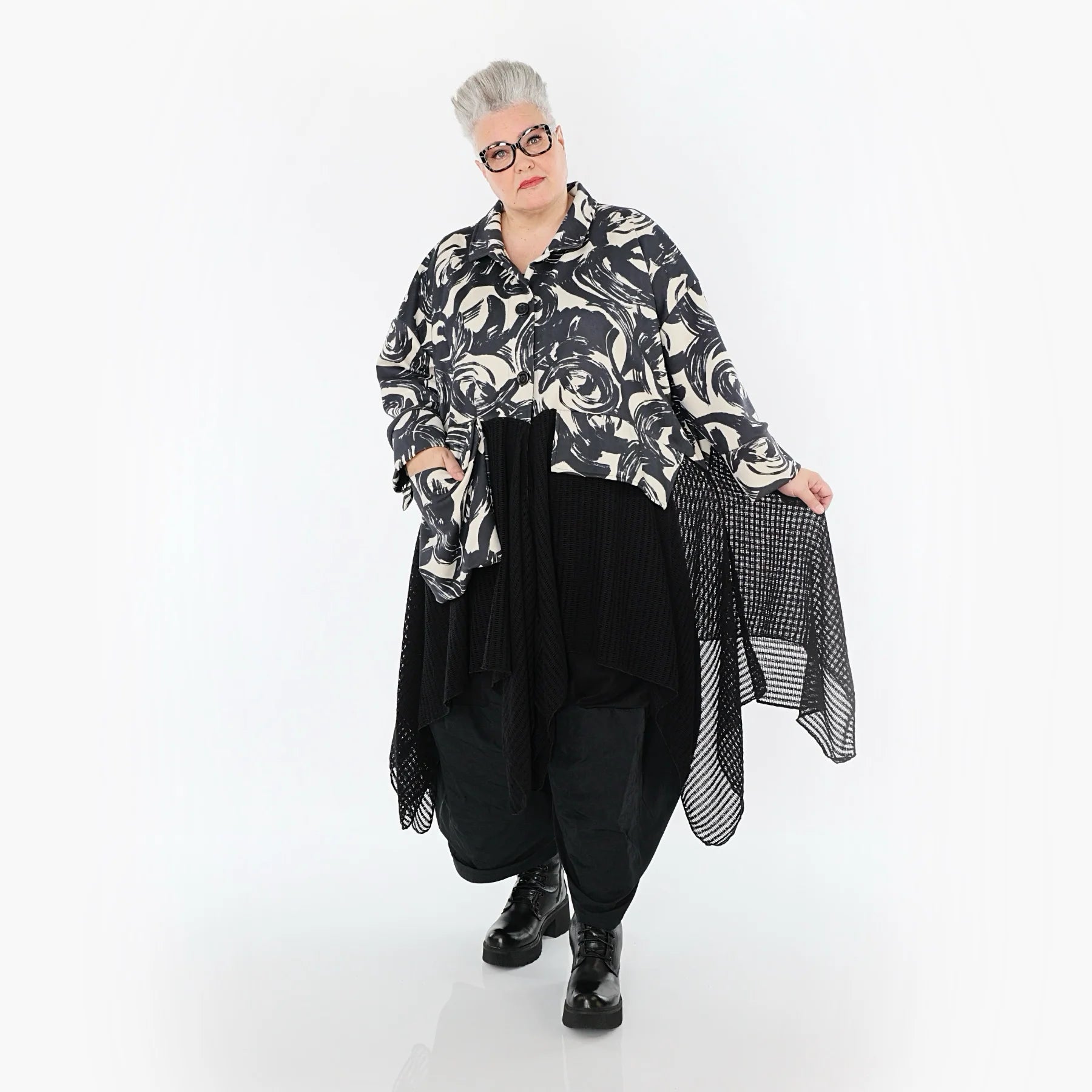  A-Form Jacke von AKH Premium aus Polyester, P1016.7147, Ecru/Schwarz, Pinselstrich, Schick