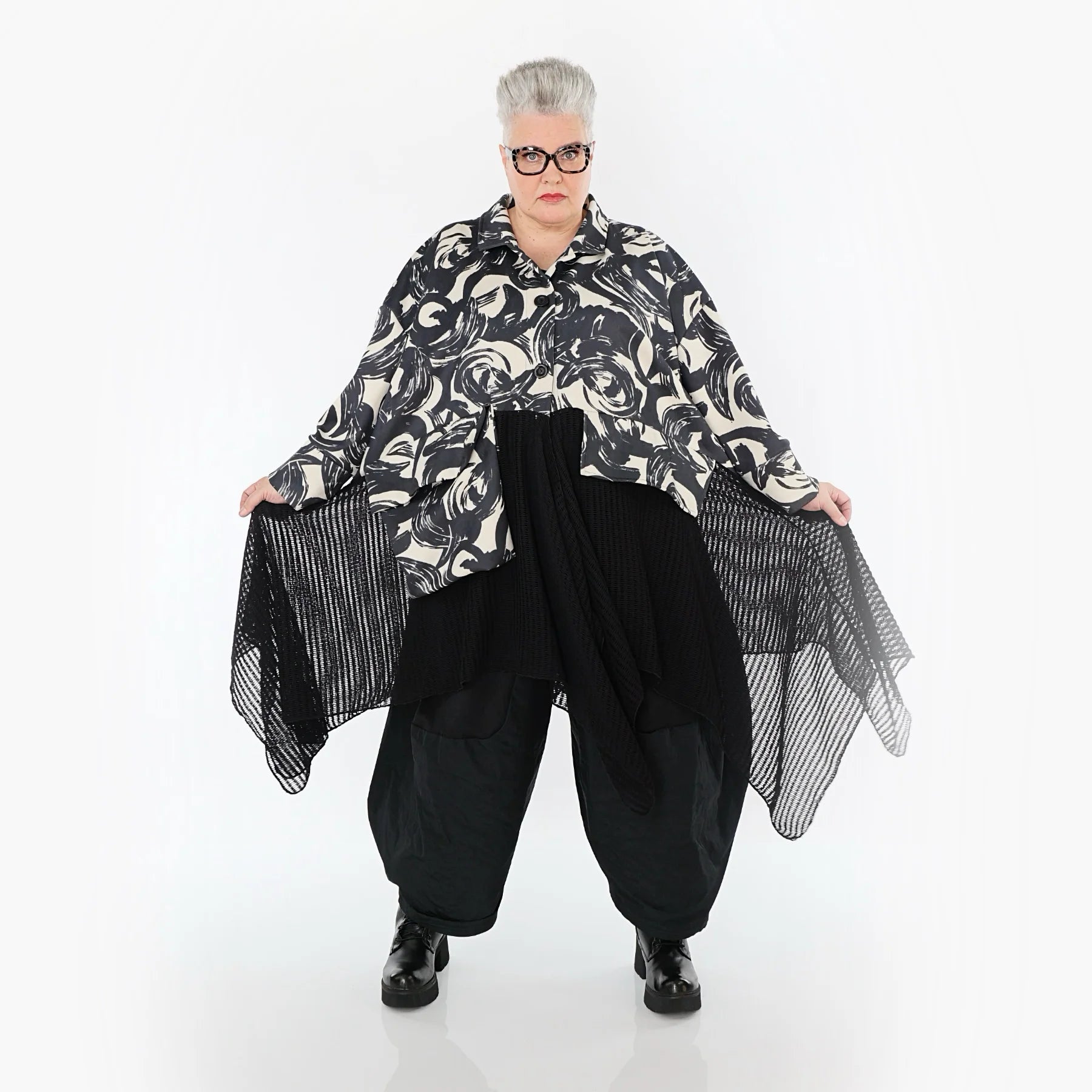  A-Form Jacke von AKH Premium aus Polyester, P1016.7147, Ecru/Schwarz, Pinselstrich, Schick