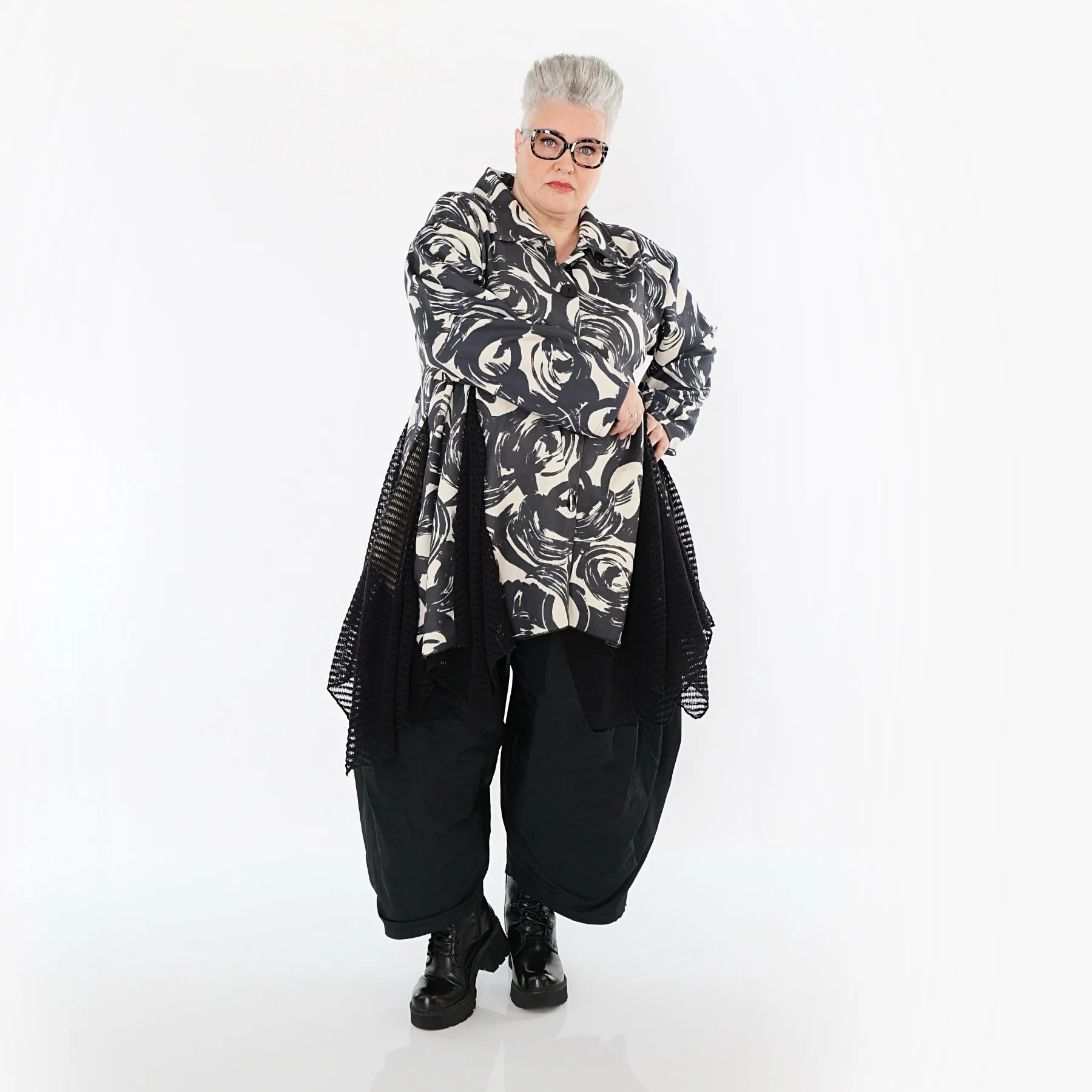  AKH Premium Jacke in Glocken-Form, aus Polyester, P1016.7148, Ecru/Schwarz, Pinselstrich