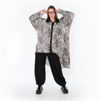  AKH Premium Bluse in Vokuhila-Form, aus Polyester, P1018.7149, Ecru/Braun/Schwarz, Schick