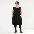 Ausgefallenes Ballonkleid aus leichtem Tencel Popeline für den modernen Lagenlook, Schwarz/Weiß