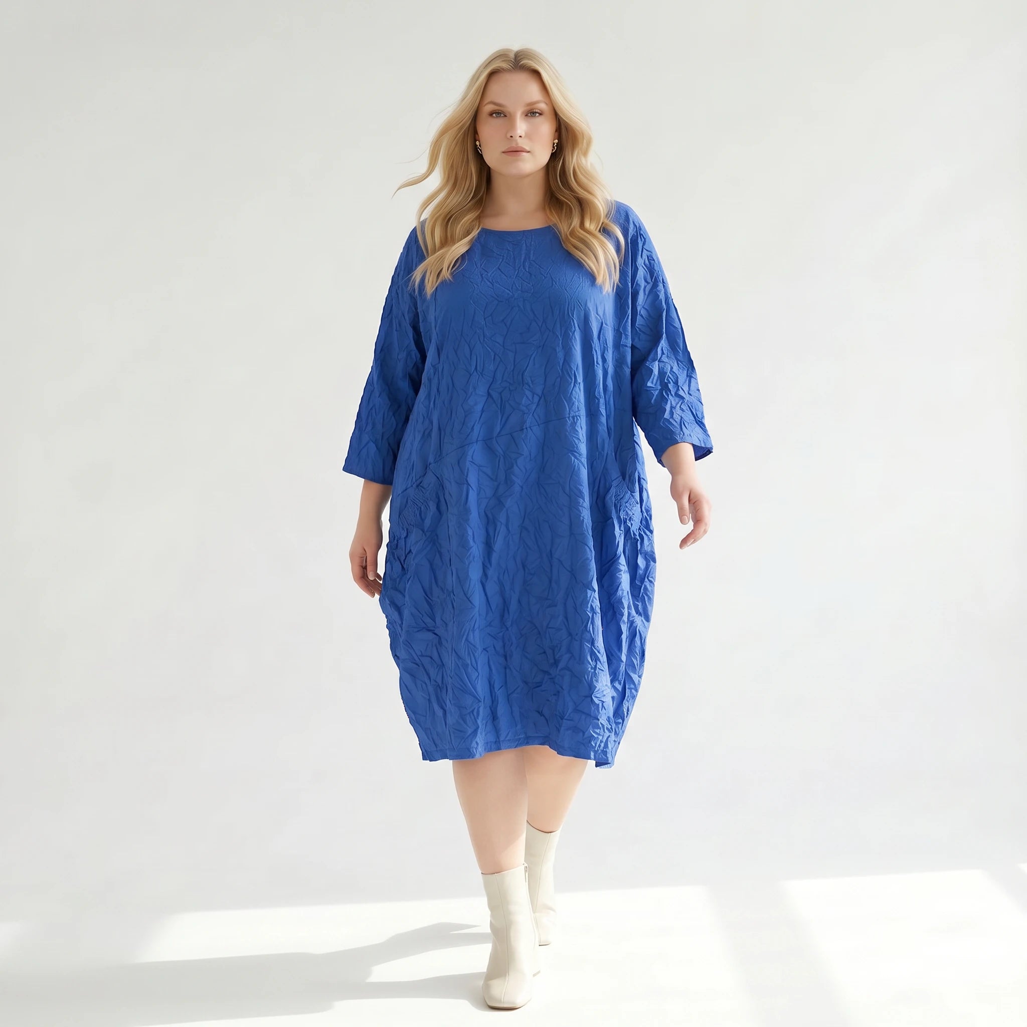 Zauberhaft leichtes Lagenlook Ballonkleid aus softer Popeline mit außergewöhnlichem Crash Effekt, Royalblau