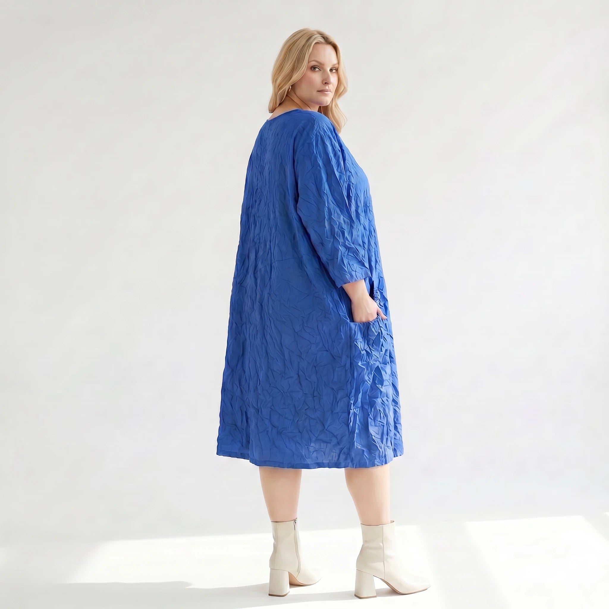 Zauberhaft leichtes Lagenlook Ballonkleid aus softer Popeline mit außergewöhnlichem Crash Effekt, Royalblau