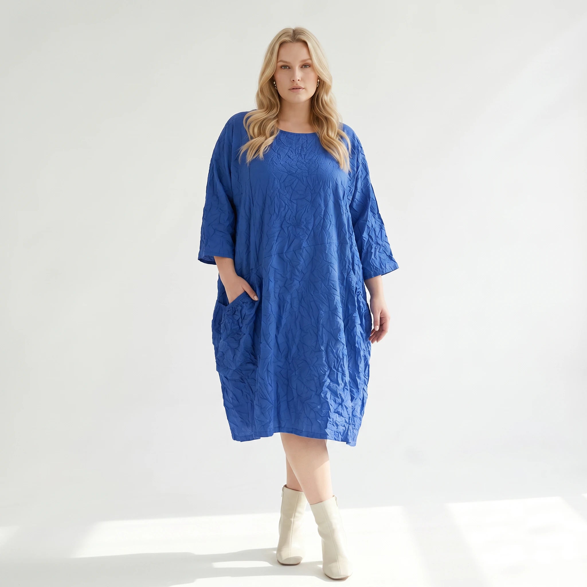 Zauberhaft leichtes Lagenlook Ballonkleid aus softer Popeline mit außergewöhnlichem Crash Effekt, Royalblau