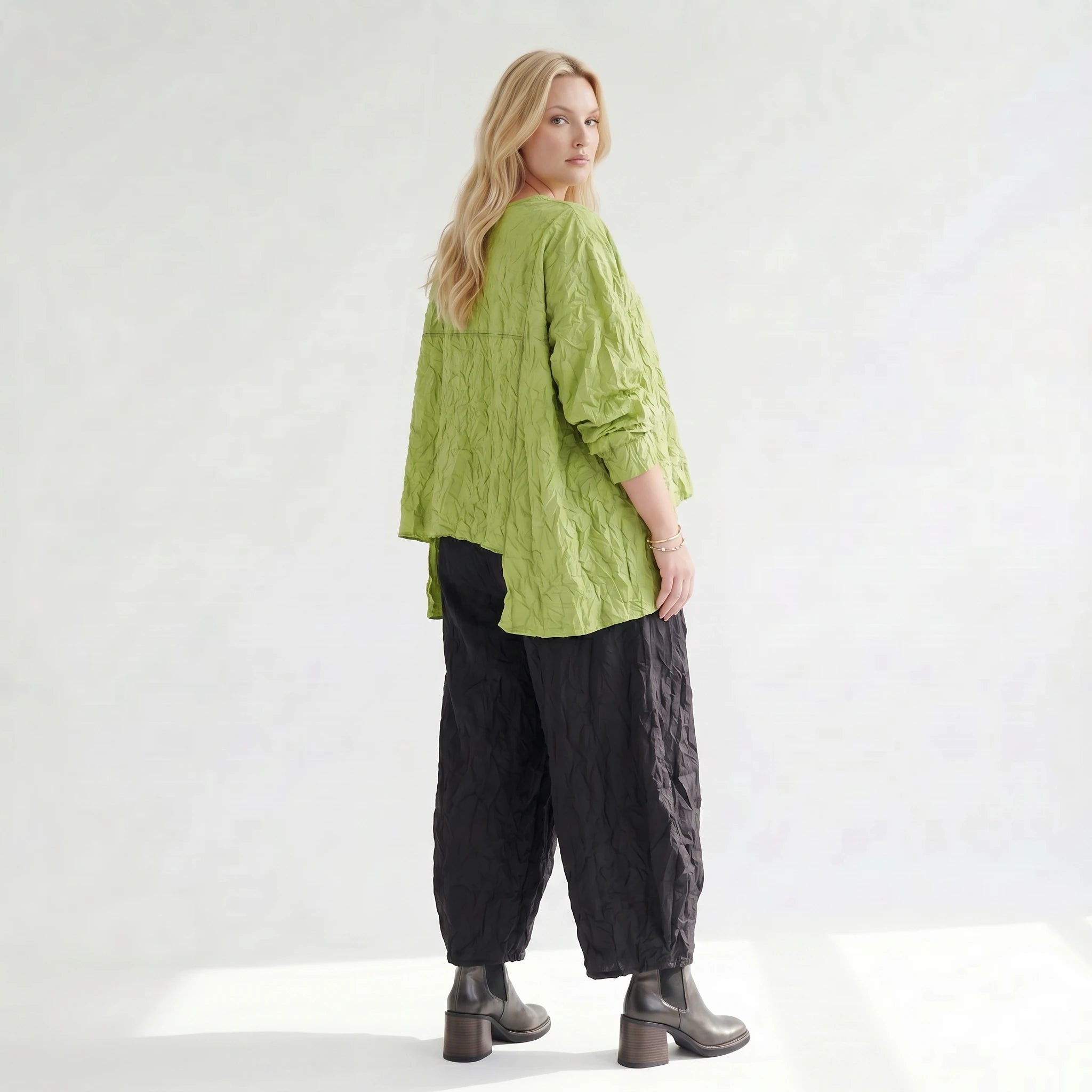 Stilvolles Oversize Shirt im modernen Lagenlook, leicht mit besonderer Struktur, luftig, Apfelgrün