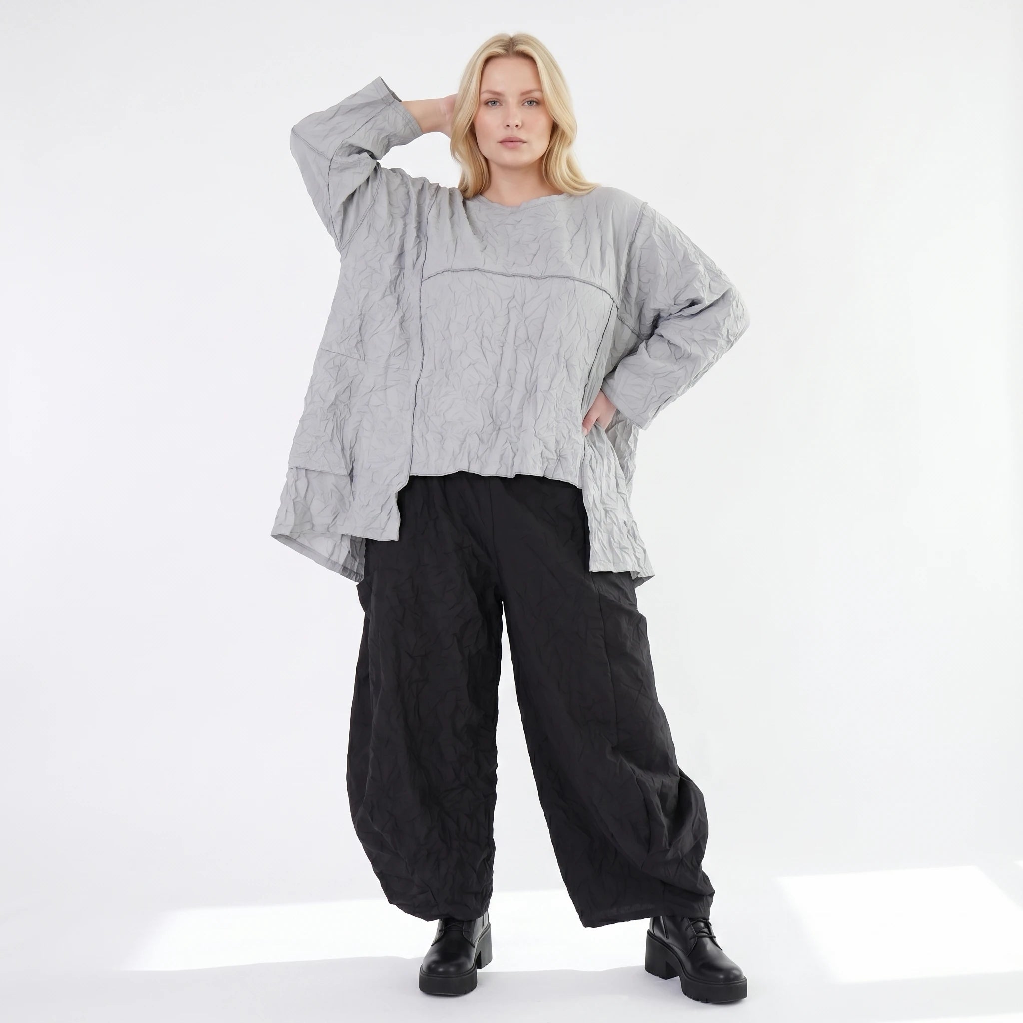 Stilvolles Oversize Shirt im angesagten Lagenlook aus luftiger Popeline mit Crash Struktur, Grau