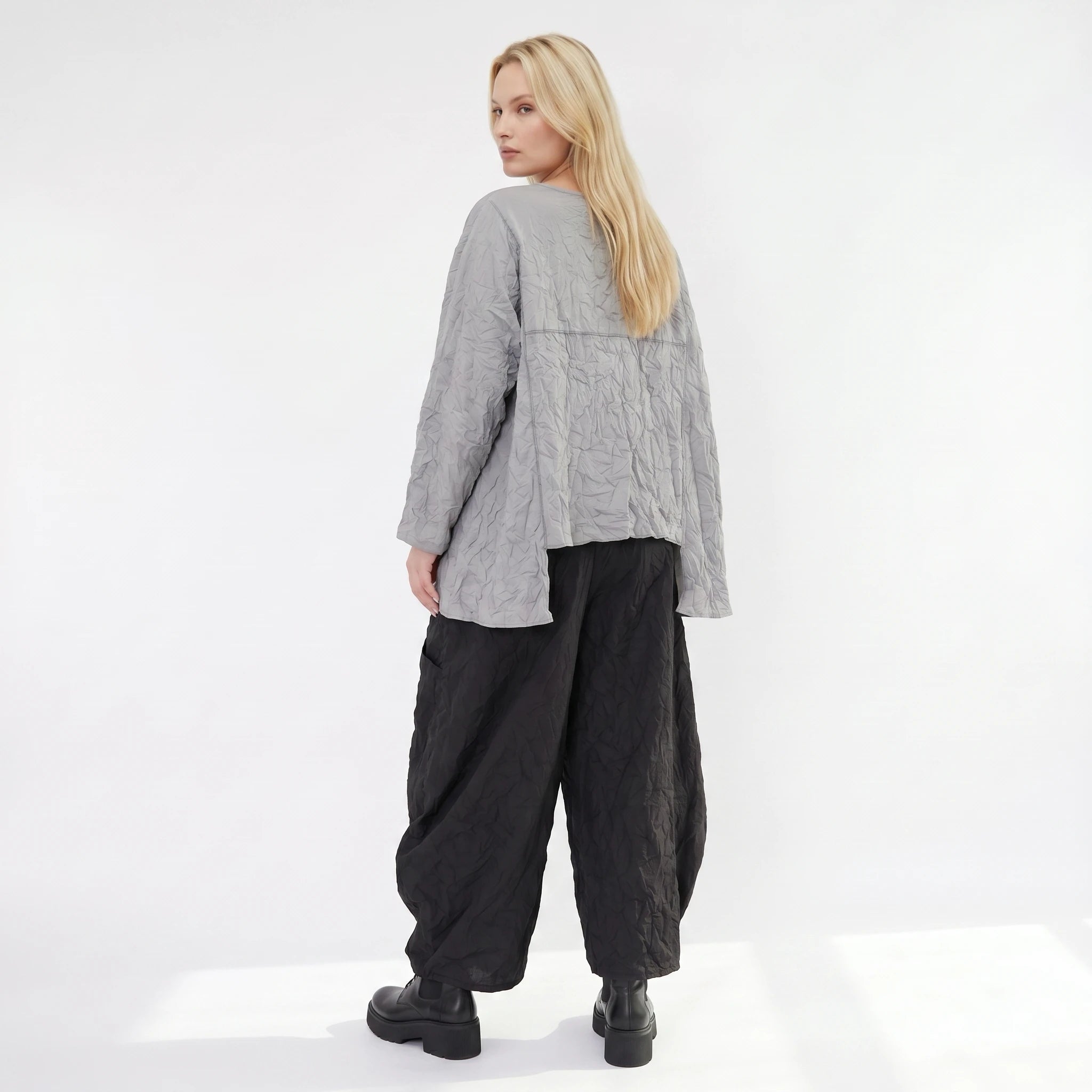 Stilvolles Oversize Shirt im angesagten Lagenlook aus luftiger Popeline mit Crash Struktur, Grau
