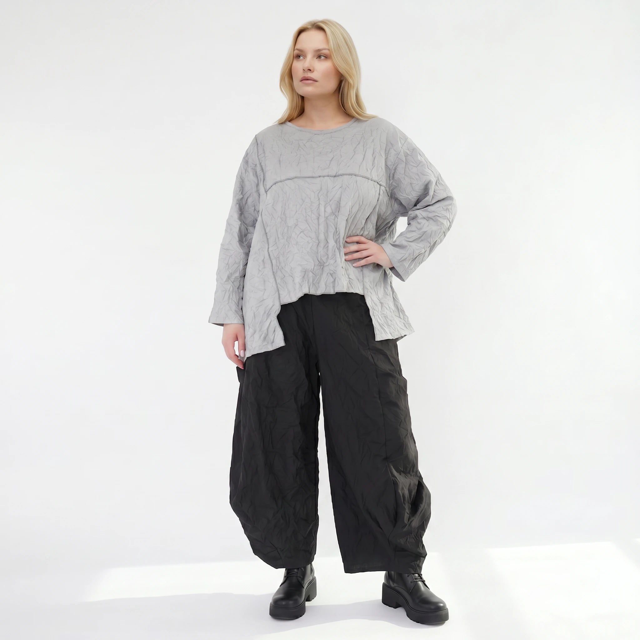 Stilvolles Oversize Shirt im angesagten Lagenlook aus luftiger Popeline mit Crash Struktur, Grau