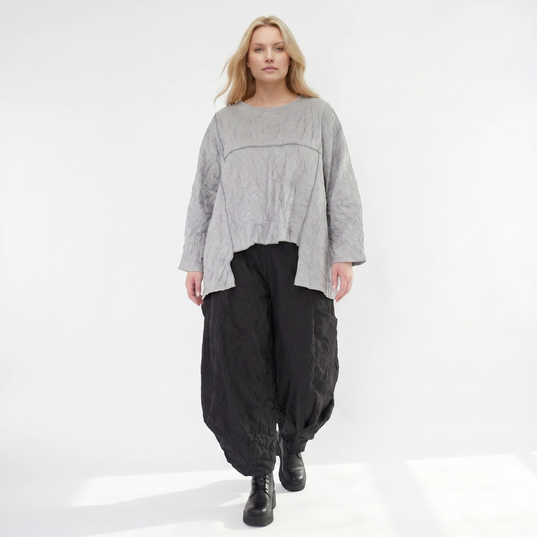 Stilvolles Oversize Shirt im angesagten Lagenlook aus luftiger Popeline mit Crash Struktur, Grau
