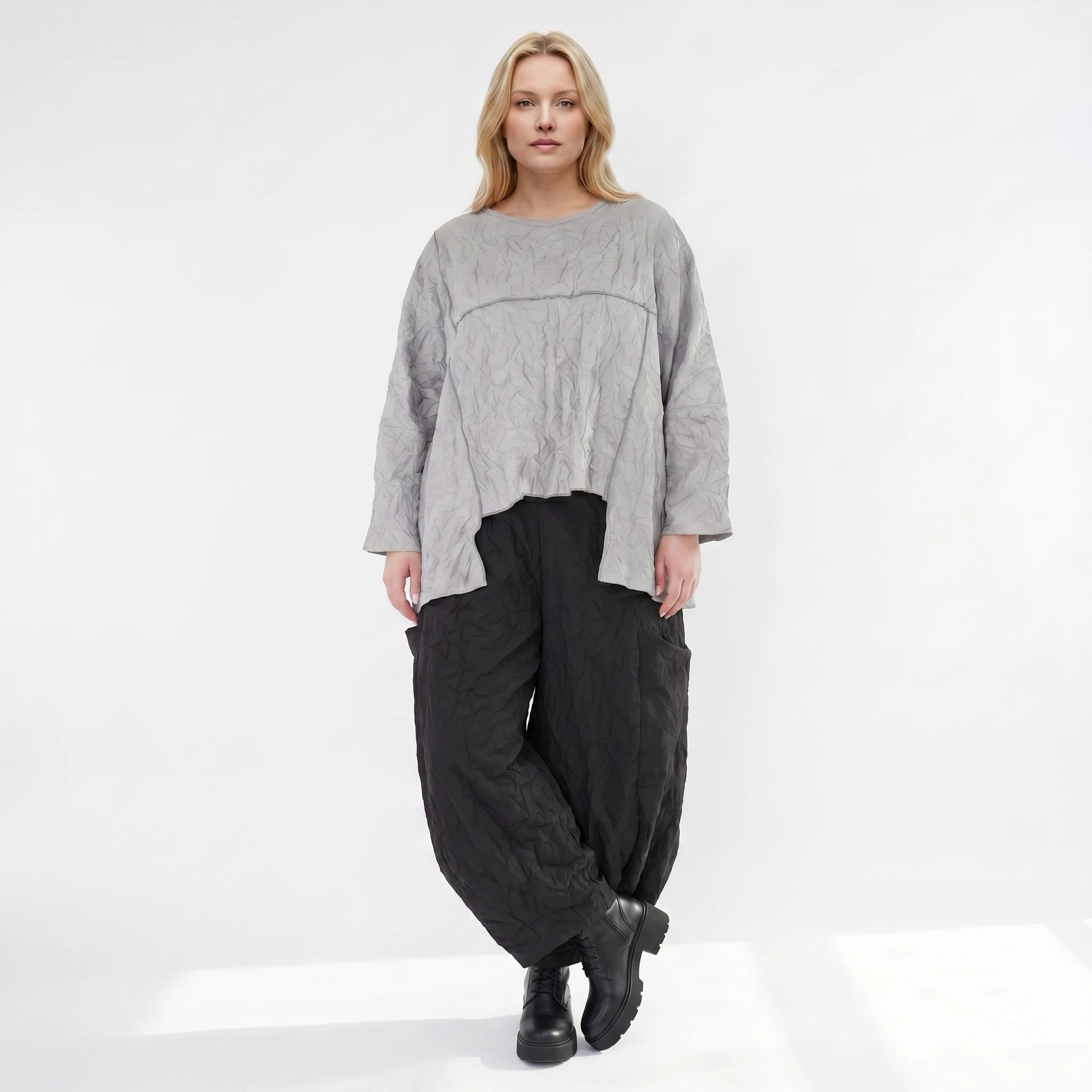 Stilvolles Oversize Shirt im angesagten Lagenlook aus luftiger Popeline mit Crash Struktur, Grau
