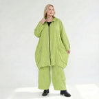 Luftige Oversize Jacke im ausgefallenen Ballonstil mit crash Popeline und legerem Lagenlook, Apfelgrün