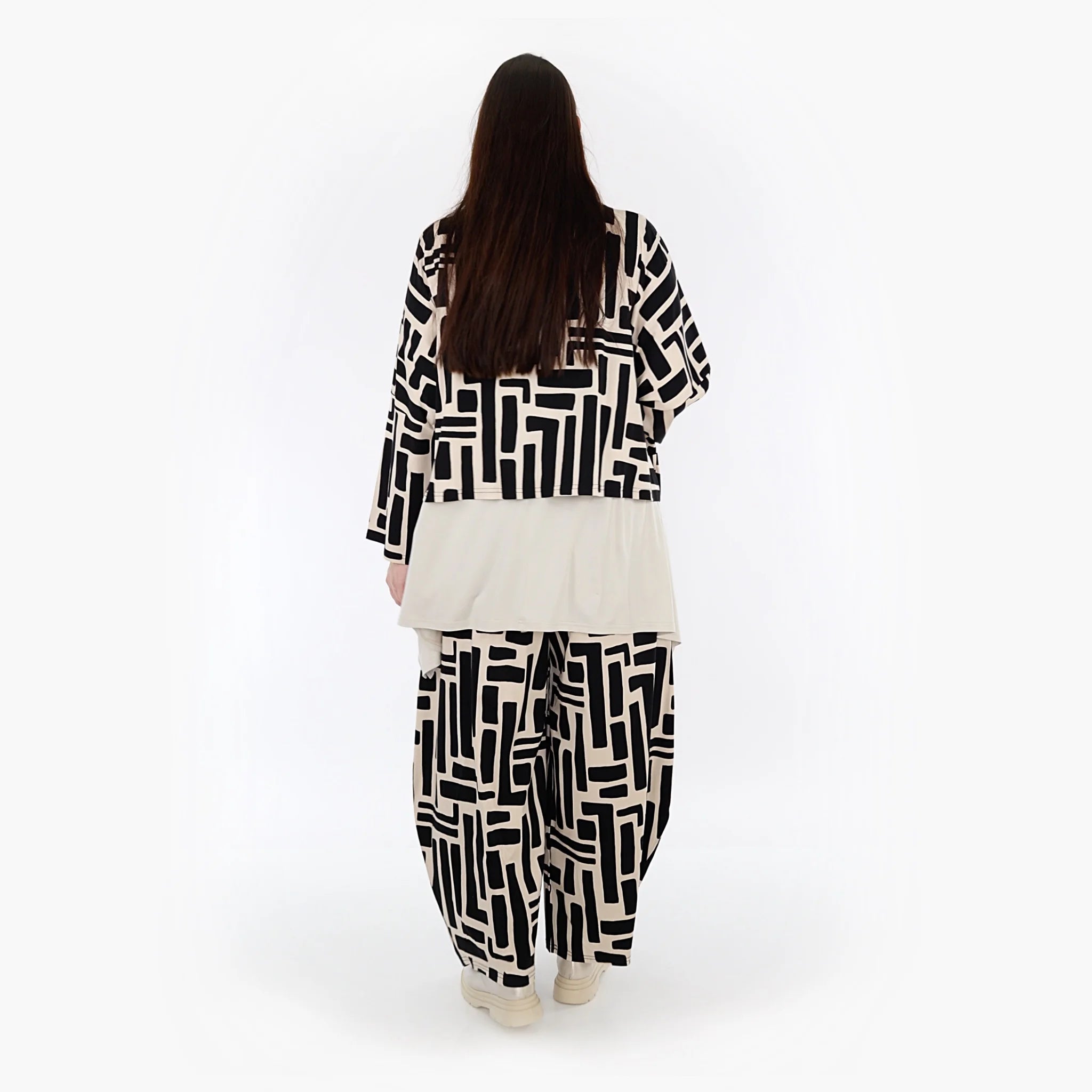  AKH Fashion Jacke in kastiger Form, aus Viskose, 1318.06929, Schwarz-Ecru, Schick, Modern