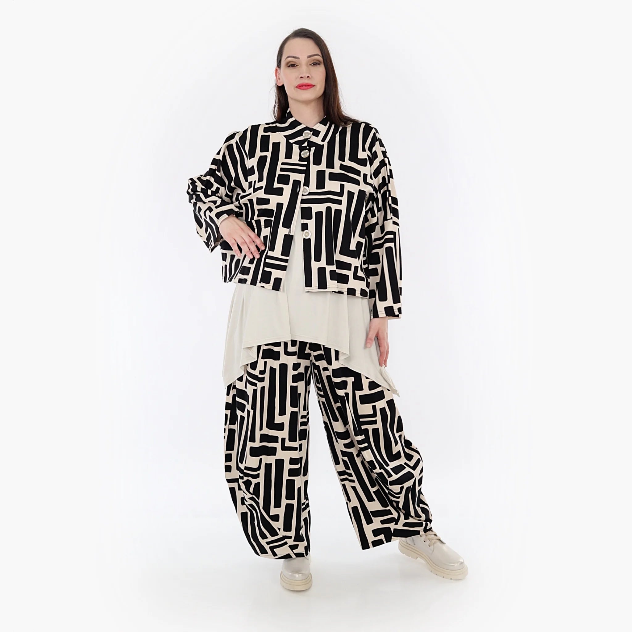  AKH Fashion Jacke in kastiger Form, aus Viskose, 1318.06929, Schwarz-Ecru, Schick, Modern