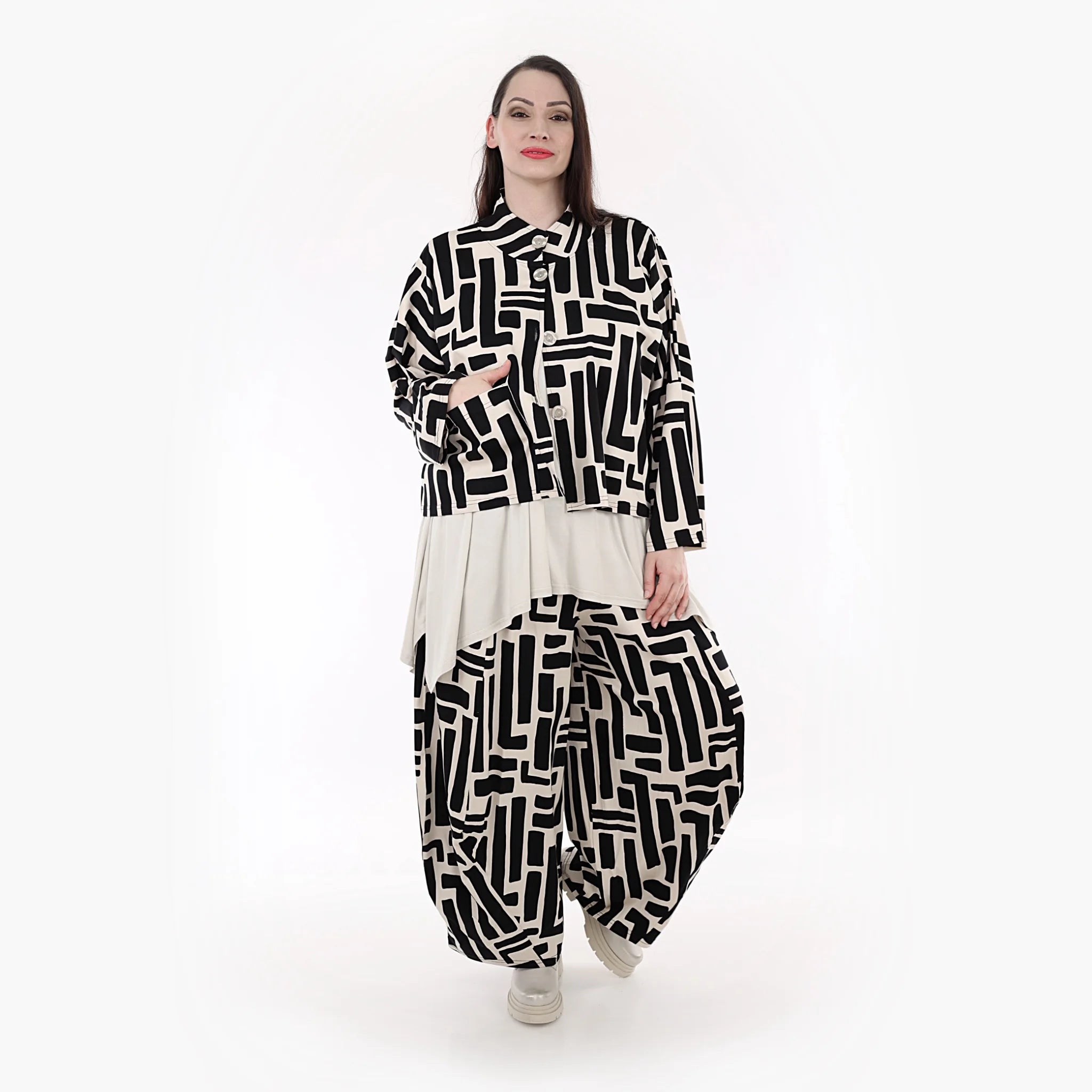  AKH Fashion Jacke in kastiger Form, aus Viskose, 1318.06929, Schwarz-Ecru, Schick, Modern