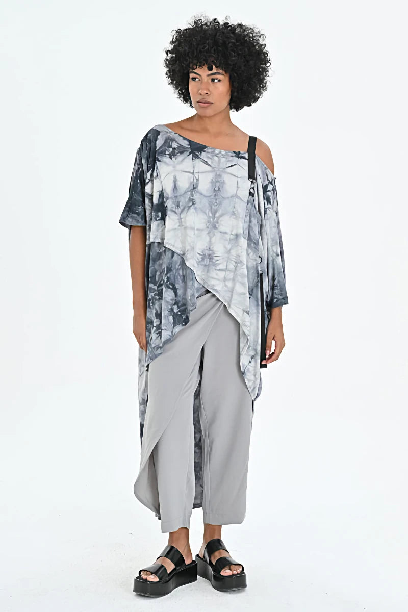  Just Angels Bluse in asymmetrischer Form, aus Viskose, 1058, Blau/Weiß, Batik, Schick