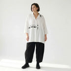 Leichte Oversize-Bluse in Weiß aus Slinky-Material – luftig, glatt & halbdurchsichtig | Modeare