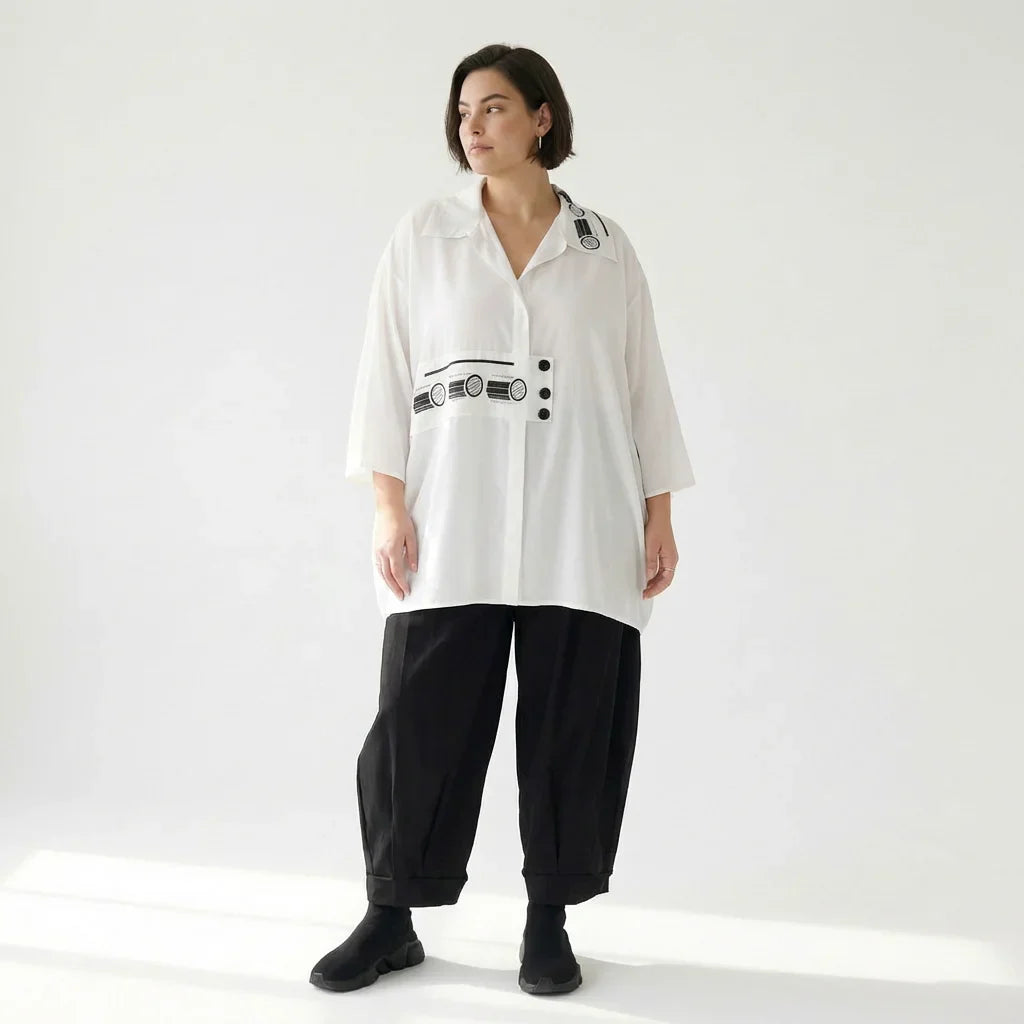 Leichte Oversize-Bluse in Weiß aus Slinky-Material – luftig, glatt & halbdurchsichtig | Modeare