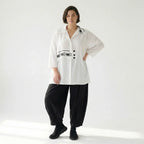 Leichte Oversize-Bluse in Weiß aus Slinky-Material – luftig, glatt & halbdurchsichtig | Modeare