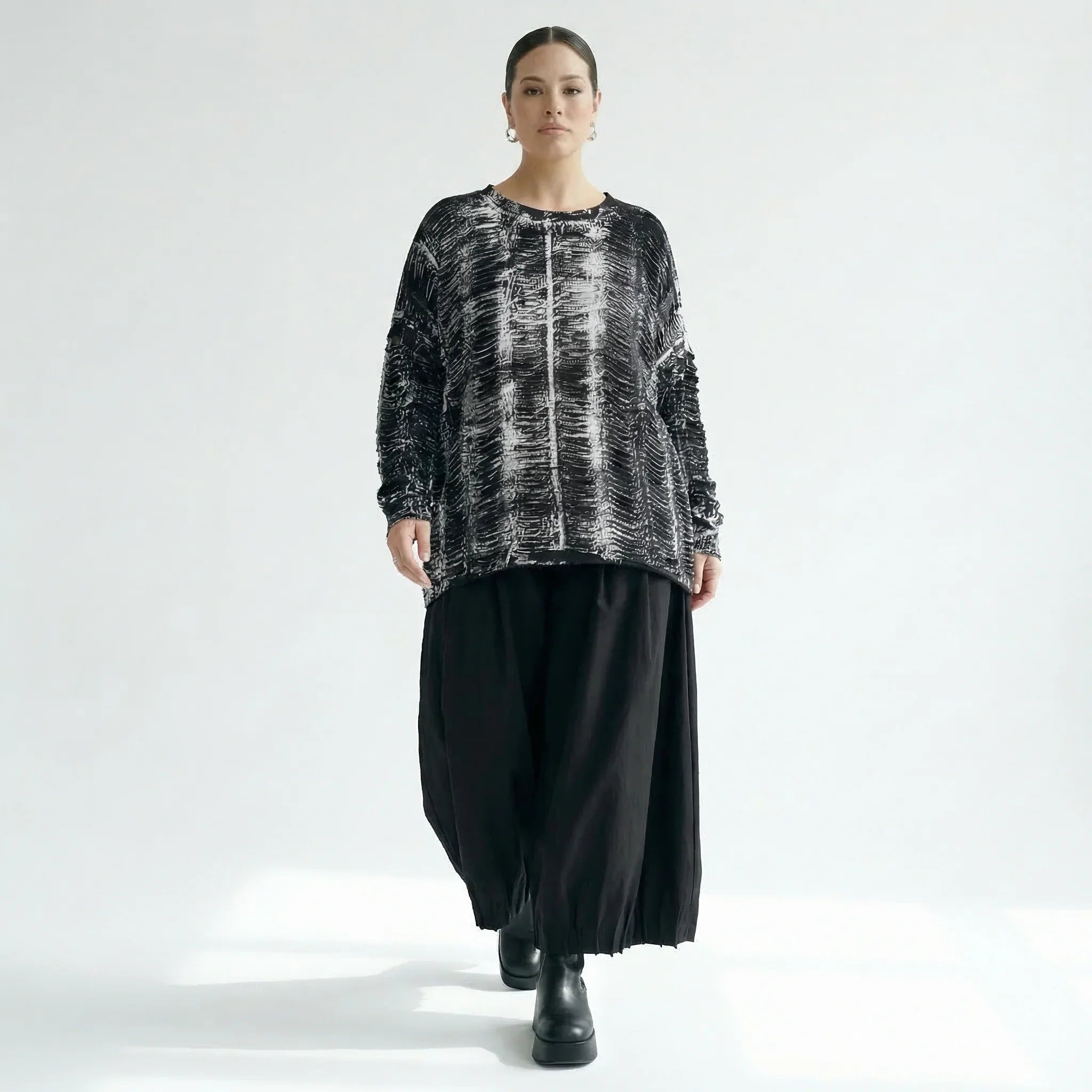 B-One Oversize Sweatshirt-Set im Lagenlook aus French Terry in Schwarz-Weiß | Modeare Avantgarde Damenmode