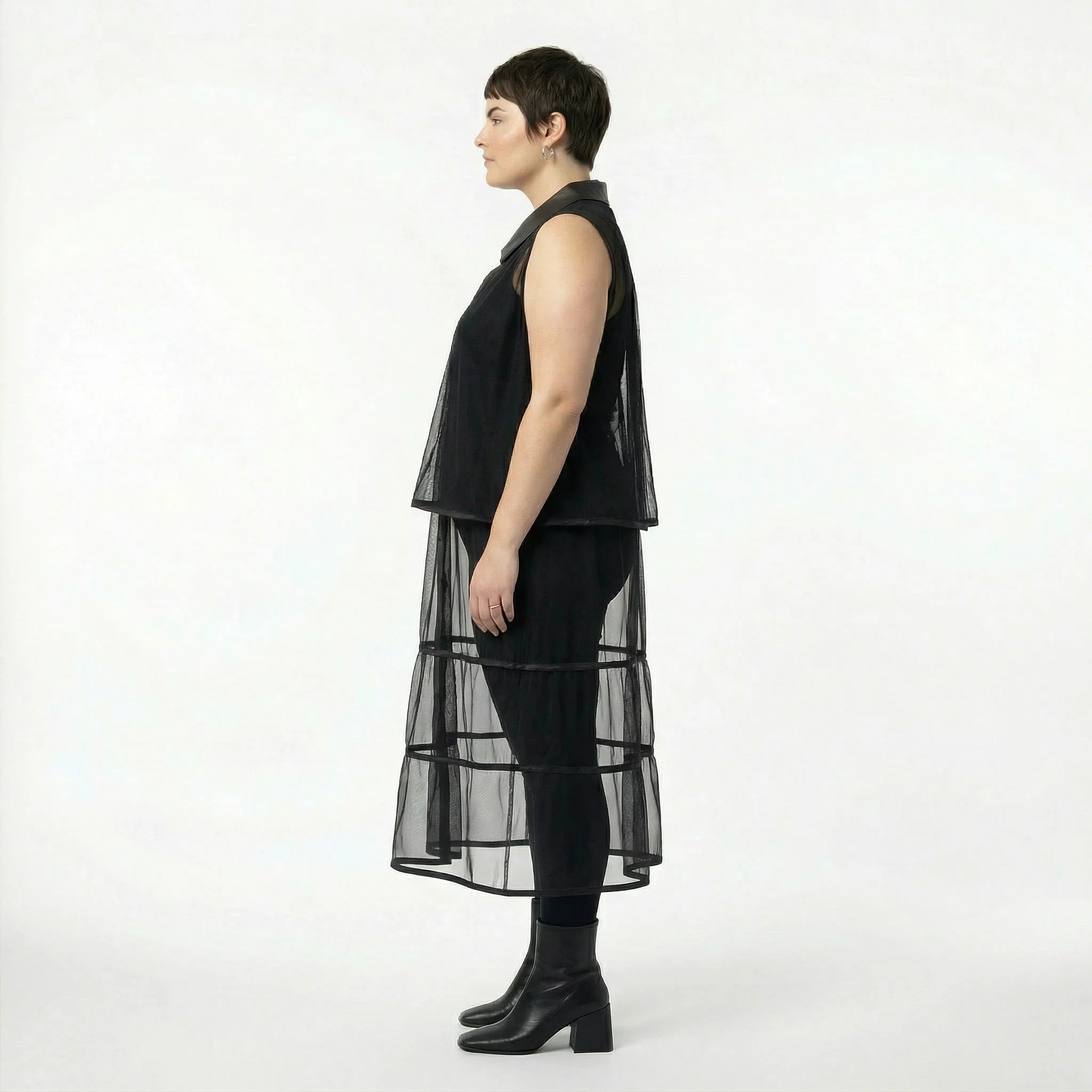  A-Form Weste von AKH Premium aus Materialmix, P1027.7120, Schwarz, Ausgefallen, Zeitlos